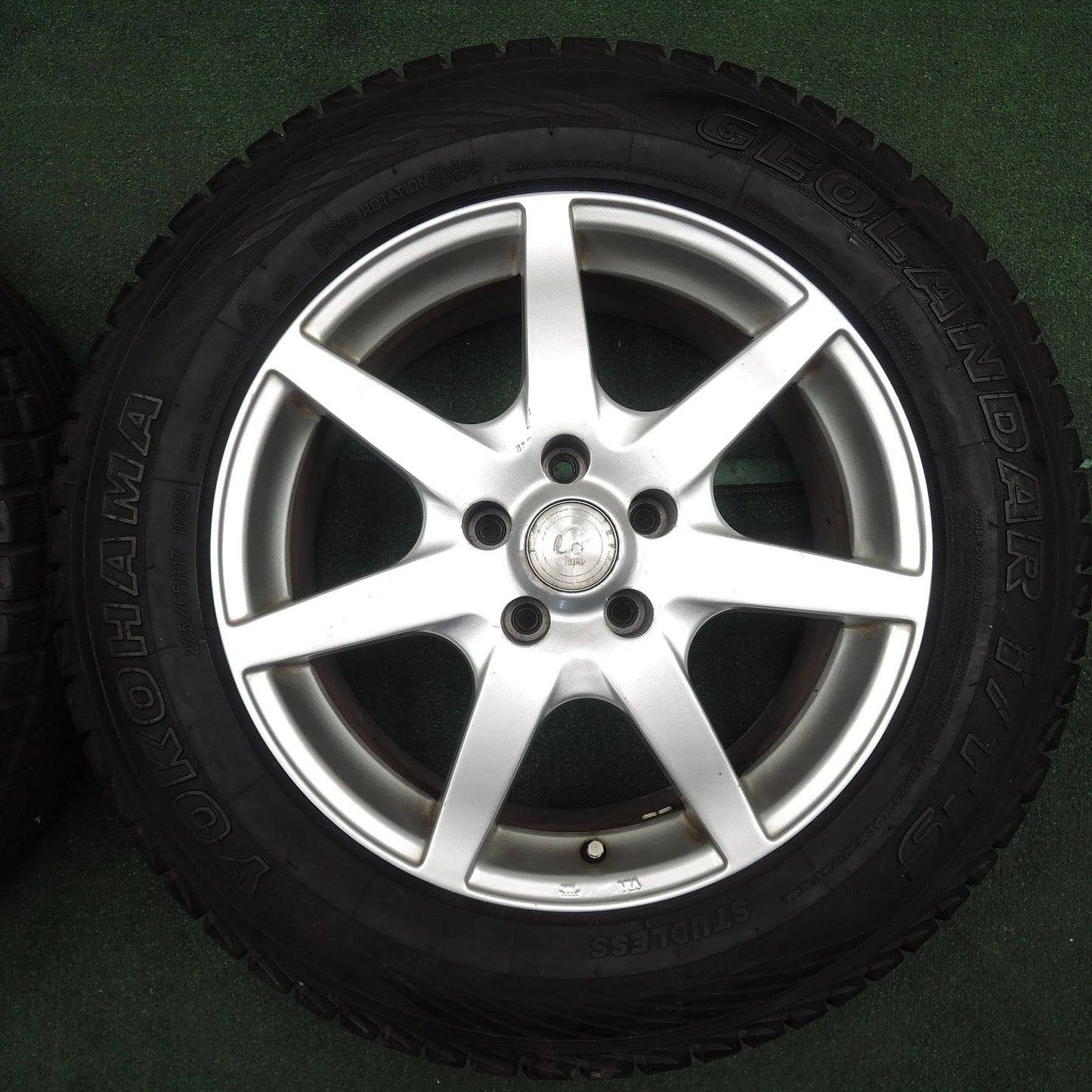 [送料無料] バリ溝！9.5分以上★スタッドレス 225/65R17 ヨコハマ ジオランダー i/T-S Grave 17インチ PCD114.3/5H★3112106NJス