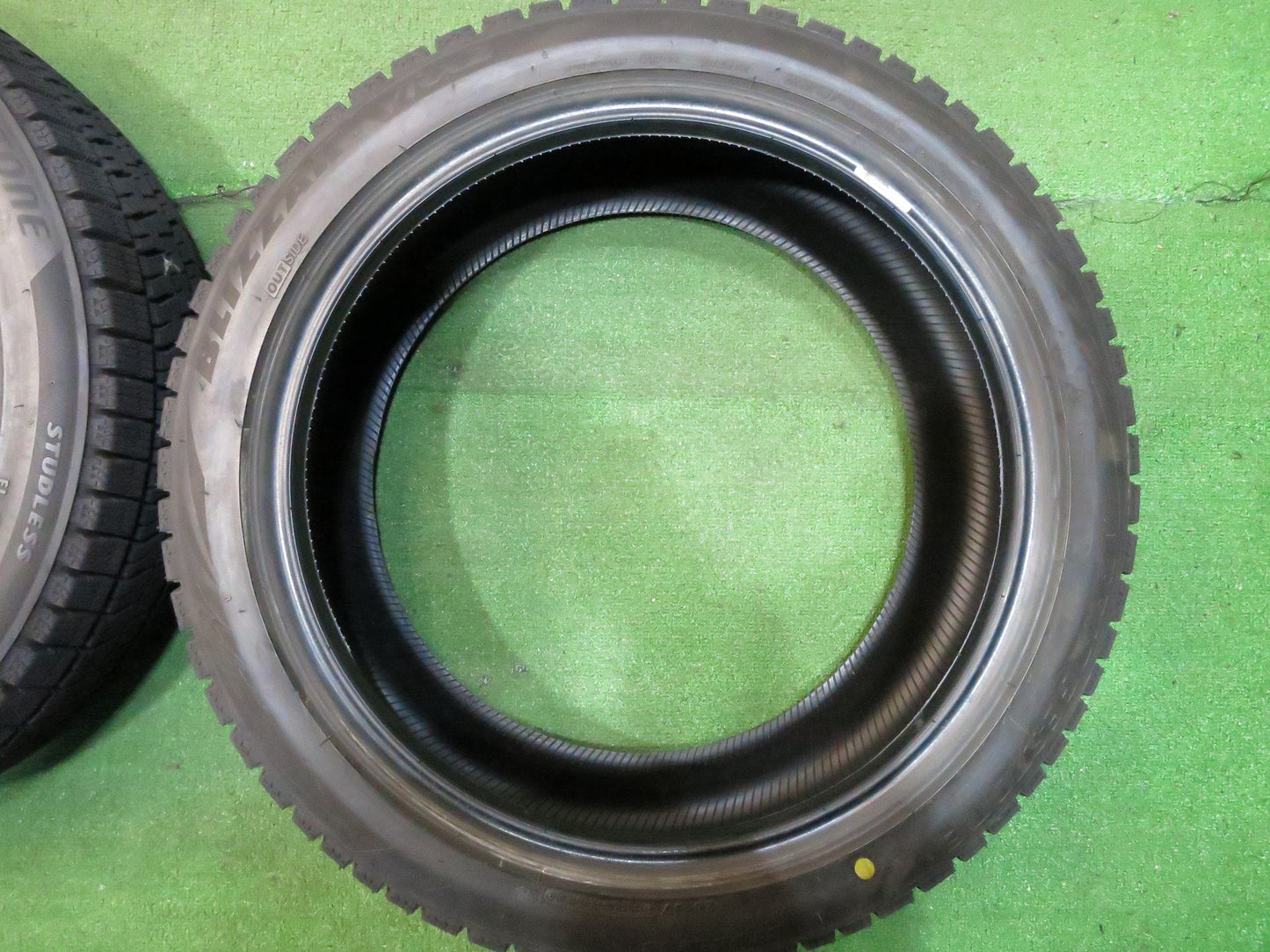 [送料無料]バリ溝！20年！9.5分★スタッドレス 225/45R18 ブリヂストン ブリザック VRX2 タイヤ 18インチ クラウン マークX プリウスα 等★2122806Hスタ