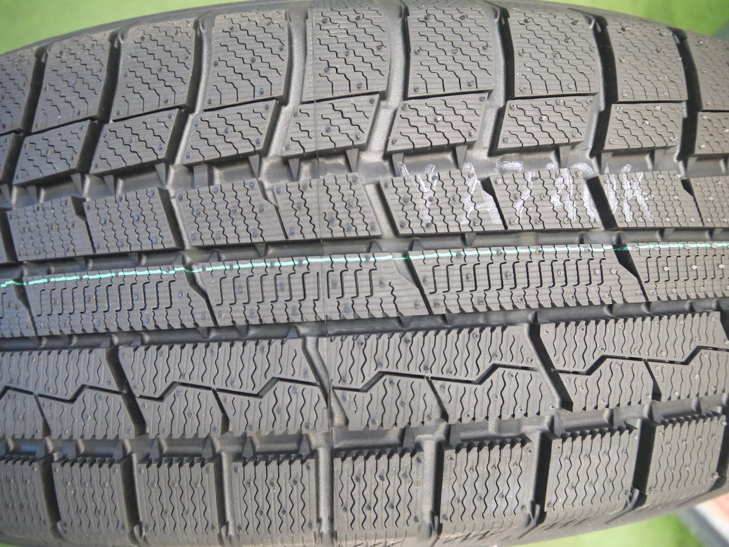 [送料無料]未使用！22年★スタッドレス 225/65R17 トーヨー ウインタートランパス TX Exceeder HOT STUFF エクシーダー 17インチ PCD114.3/5H★3011807クス