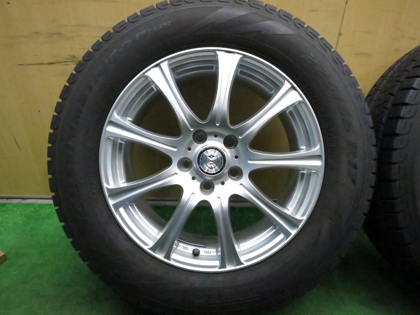 [送料無料]バリ溝！19年！キレイ！8.5分★スタッドレス 225/65R17 ピレリ アイスアシンメトリコ プラス JOKER ジョーカー 17インチ PCD114.3/5H★3021405Hス