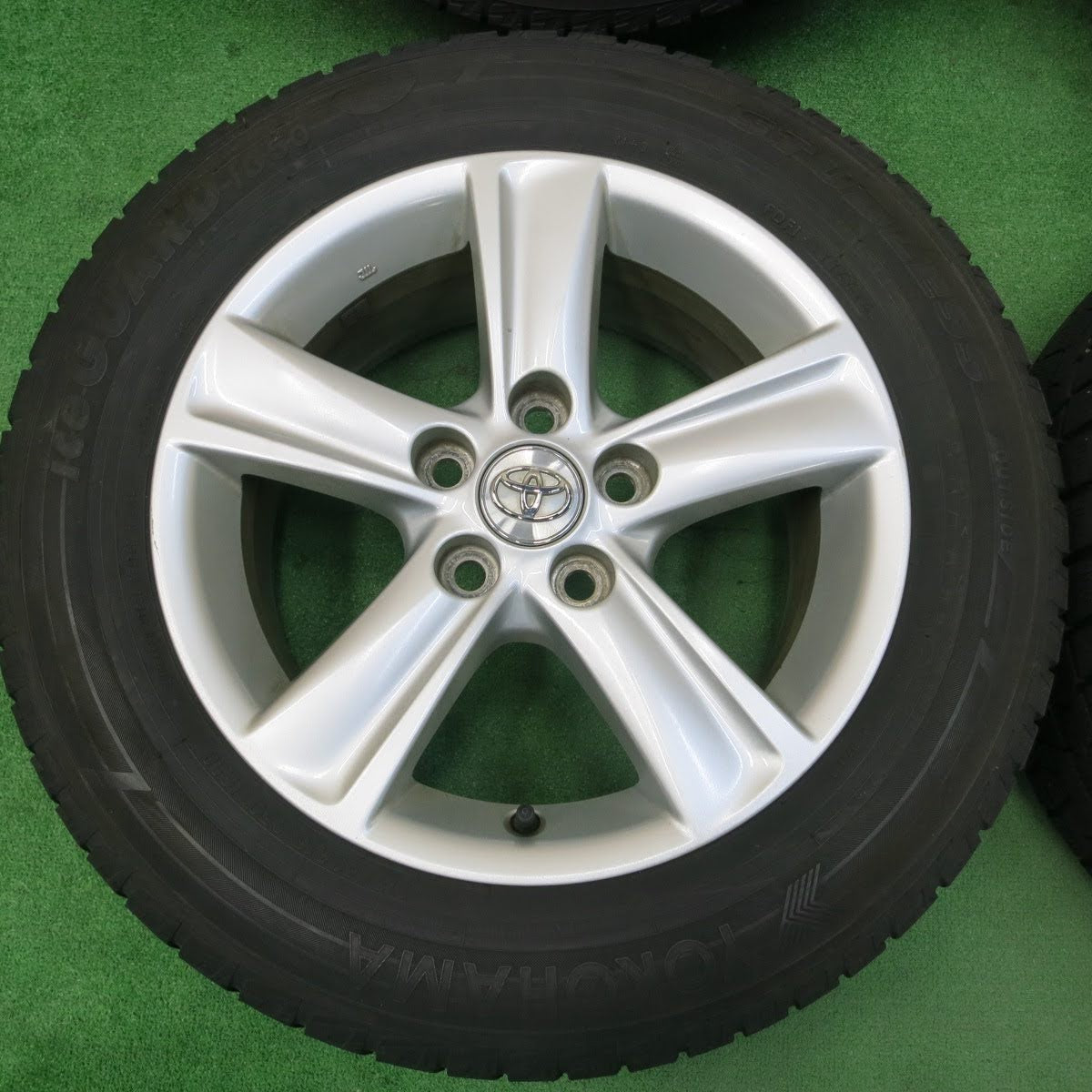 [送料無料]キレイ★トヨタ マークX 純正 215/60R16 スタッドレス ヨコハマ アイスガード iG50 16インチ PCD114.3/5H★3061903イス