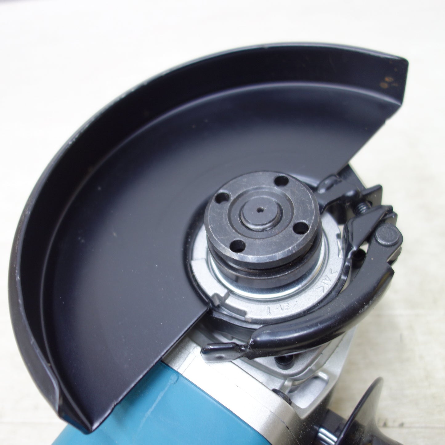 [送料無料] キレイ◆makita マキタ 180mm 電子ディスクグラインダ GA7011C 切断 研削 電動工具 100V 50/60Hz◆