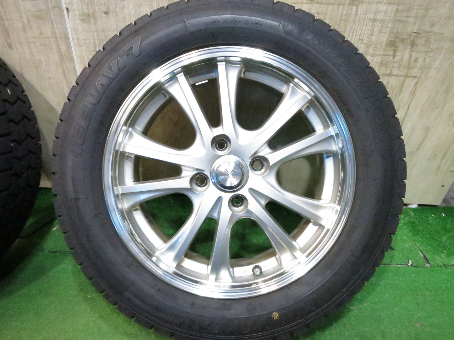 [送料無料]超バリ溝！21年！ほぼ10分★スタッドレス 175/65R15 グッドイヤー アイスナビ7 VELVA weds ヴェルヴァ 15インチ PCD100/4H★3011806Hス