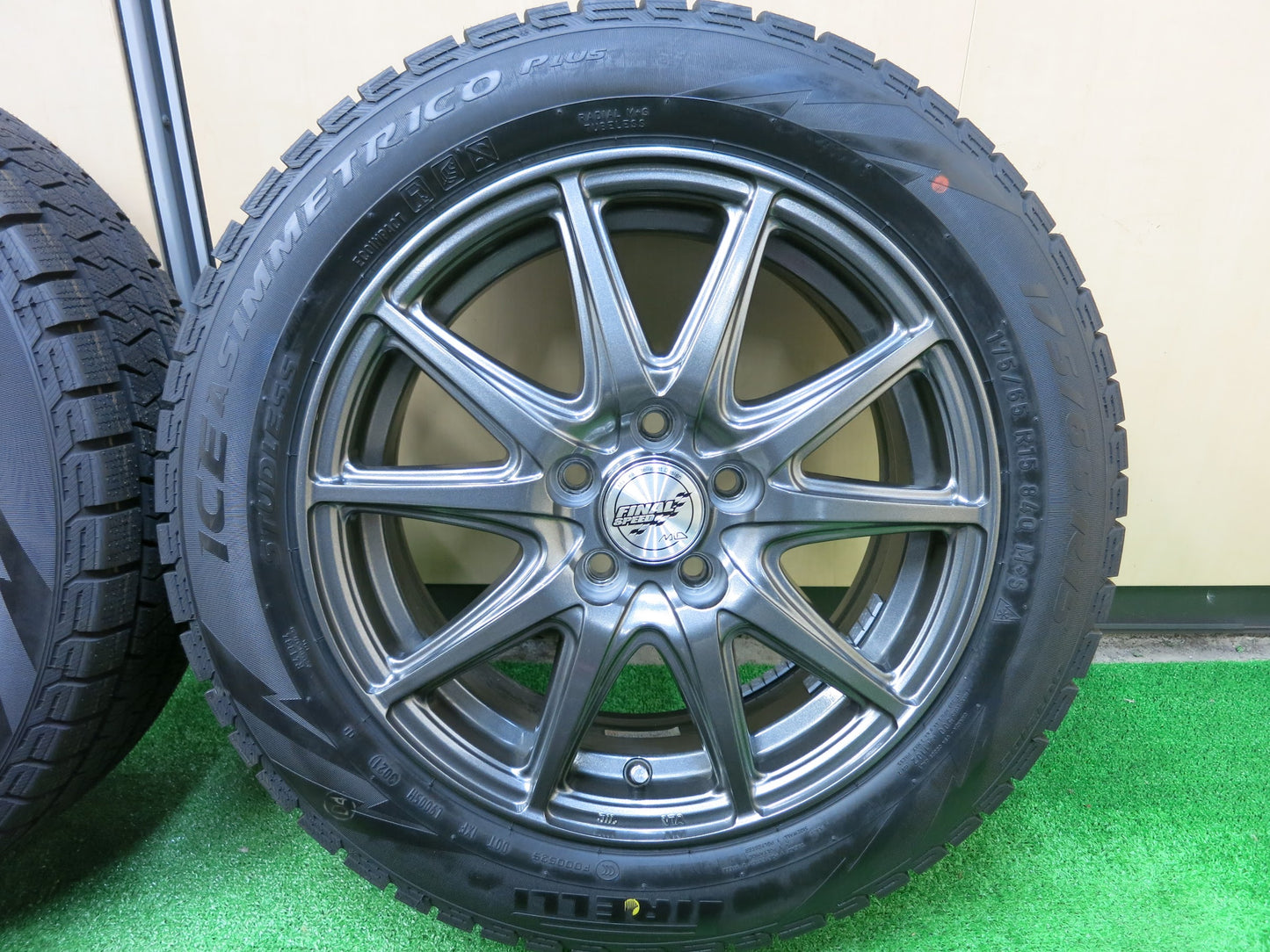 [送料無料]タイヤ未使用！21年！美品★スタッドレス 175/65R15 ピレリ アイスアシンメトリコ プラス FINAL SPEED MiD マルカ 15インチ PCD100/5H★2122801ヒス