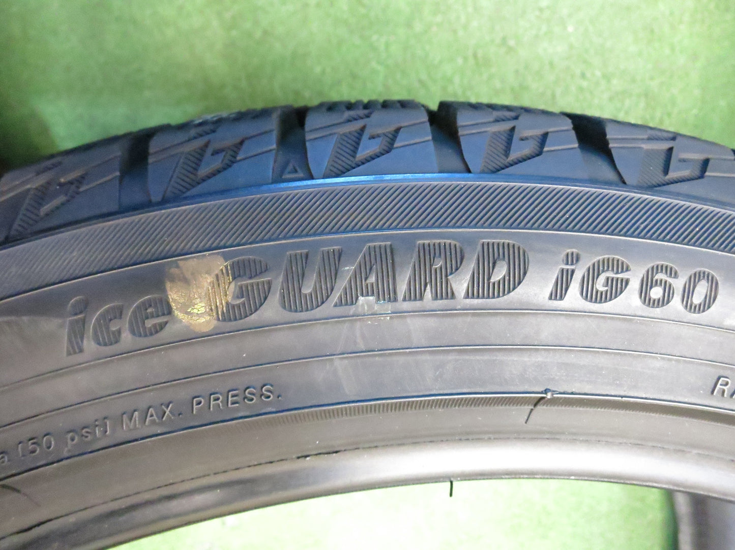 [送料無料]バリ溝！19年！9.5分★スタッドレス 245/40R19 ヨコハマ アイスガード iG60 タイヤ 19インチ ベンツ アウディ BMW スカイライン 等★3011009Hスタ