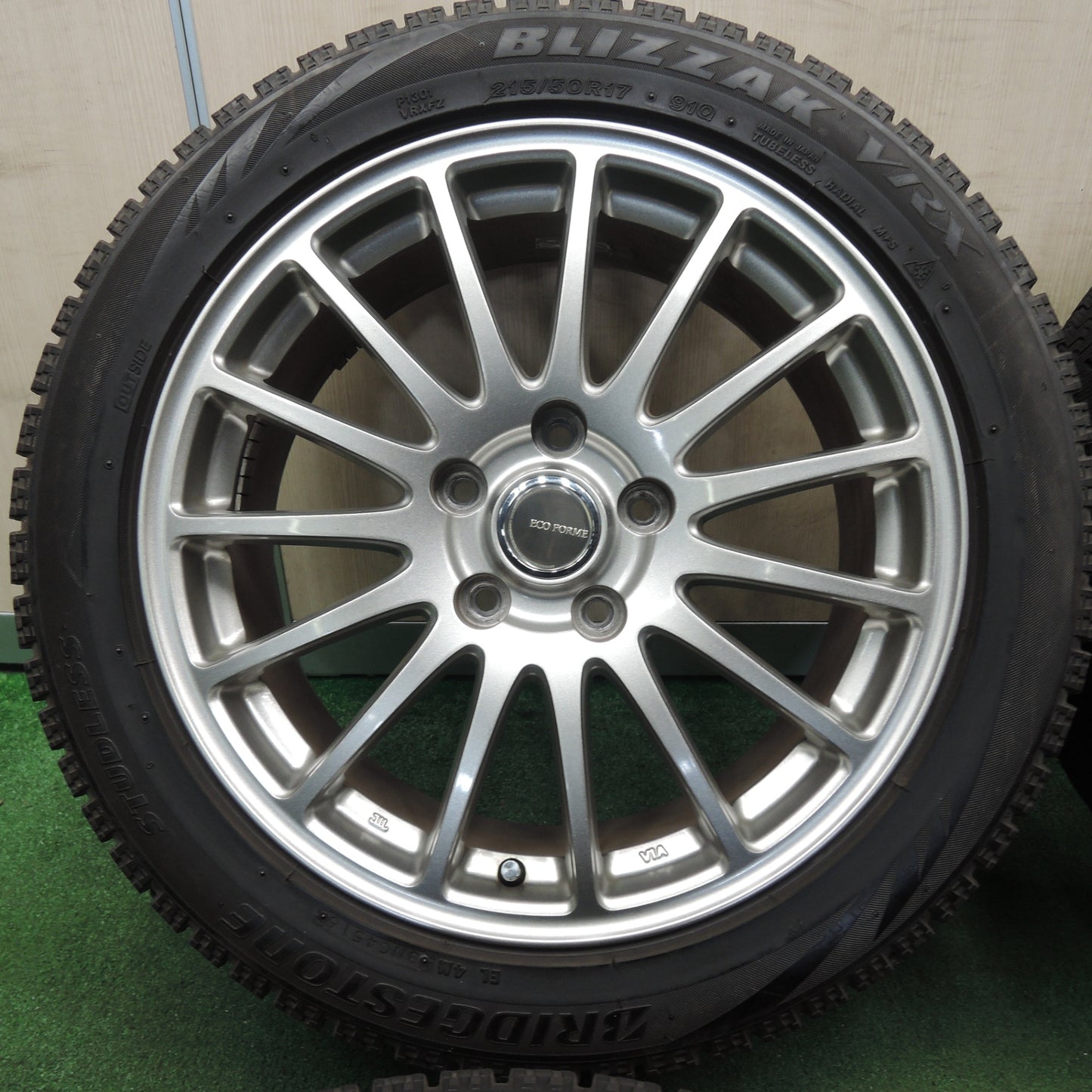*送料無料* バリ溝！キレイ！8.5分★スタッドレス 215/50R17 ブリヂストン ブリザック VRX ECO FORME エコフォルム 17インチ PCD114.3/5H★4030606TNス