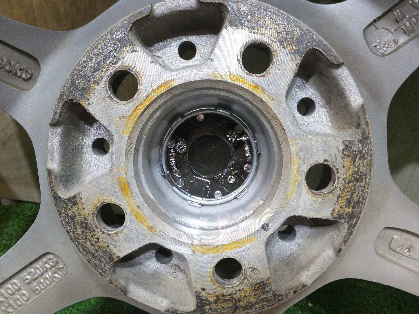[送料無料]バリ溝！キレイ！8.5分★プリウス 等 195/65R15 スタッドレス ブリヂストン ブリザック VRX2 LAYCEA -02- レイシア 15インチ PCD100/5H★2082305Hス