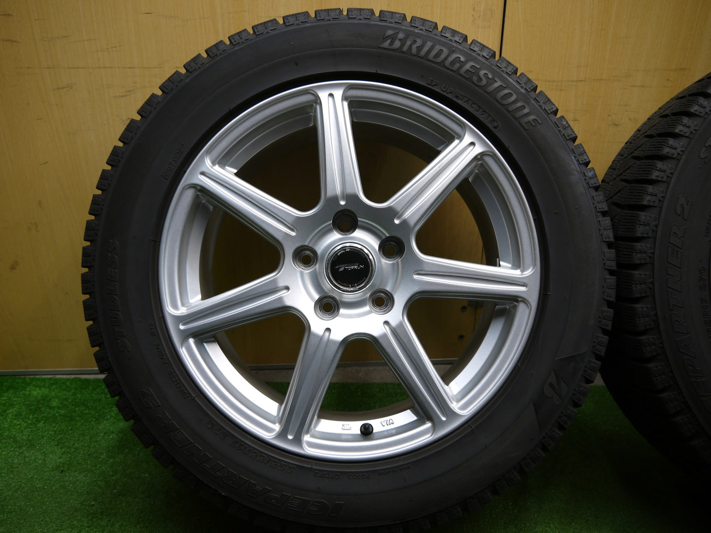 [送料無料]バリ溝！18年！キレイ！9分★スタッドレス 225/55R17 ブリヂストン アイスパートナー2 TOPRUN トップラン 17インチ PCD114.3/5H★2030214クス