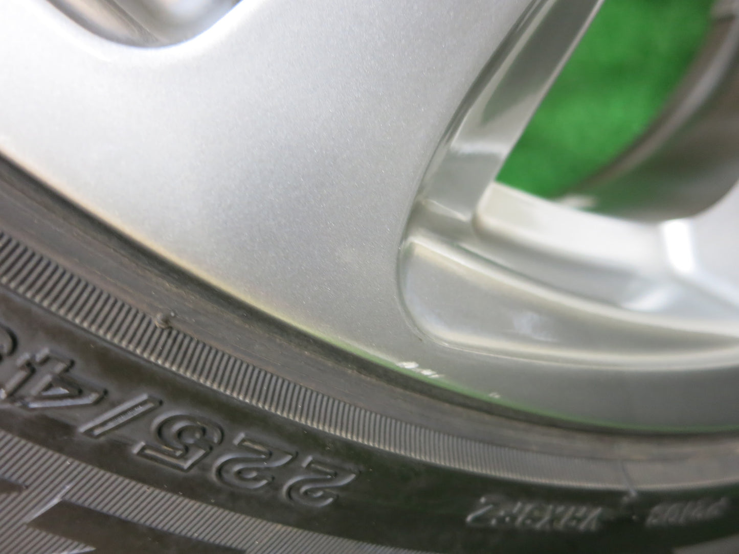 [送料無料]バリ溝！21年！9.5分以上★スタッドレス 225/45R18 ブリヂストン ブリザック VRX3 BALMINUM バルミナ 18インチ PCD114.3/5H★2122708ヒス