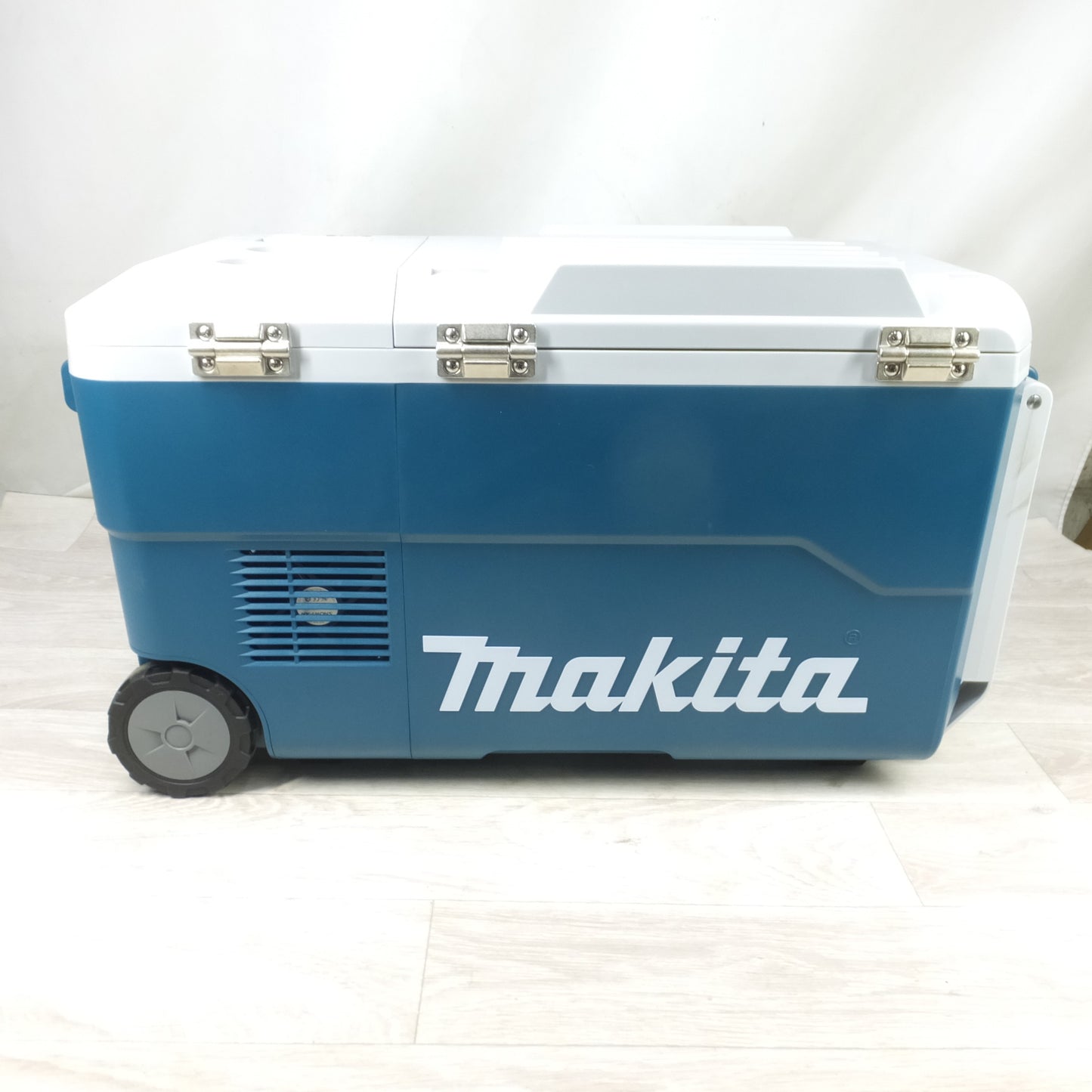 [送料無料] 美品◆makita マキタ 充電式保冷温庫 CW001G 容量20L ACアダプタ付き クーラーボックス◆