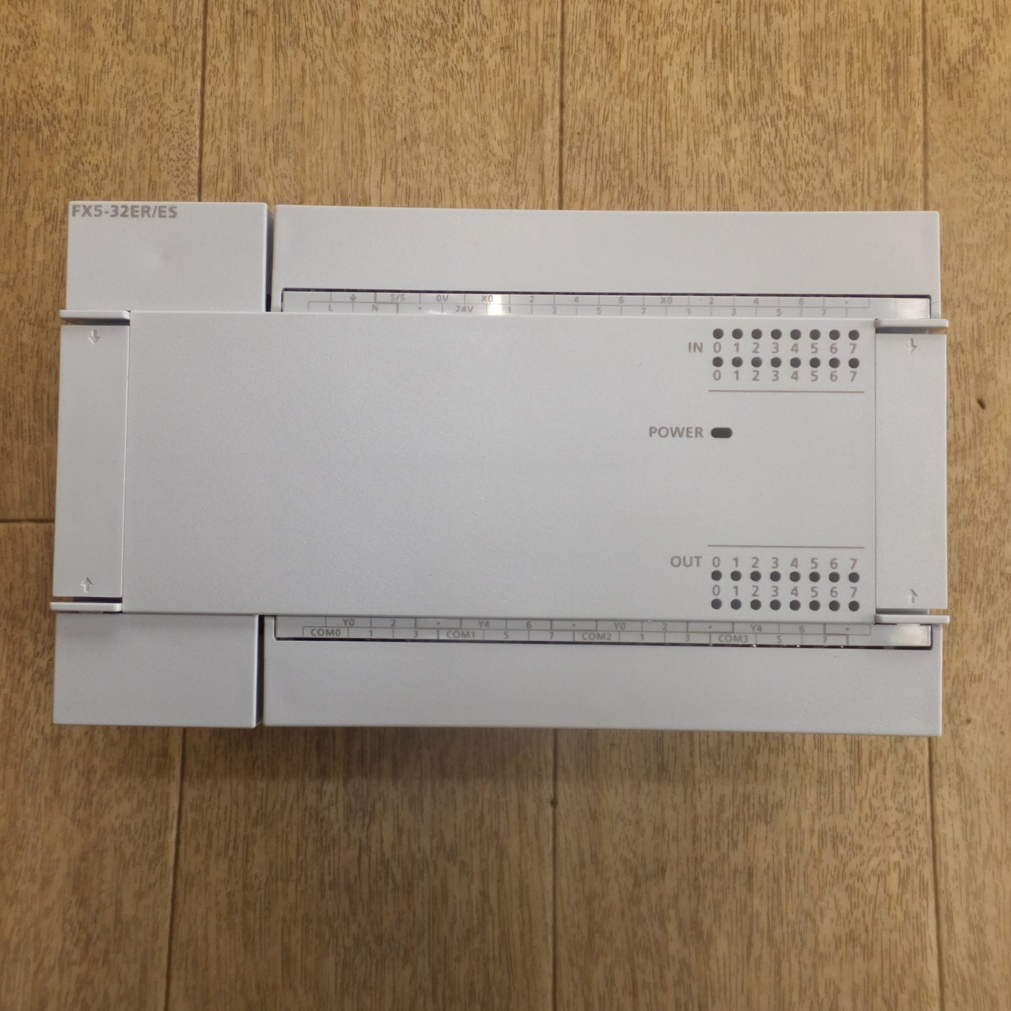 [送料無料]未使用★三菱 MITSUBISHI MELSEC iQ-F 電源内蔵入出力ユニット FX5-32ER/ES★