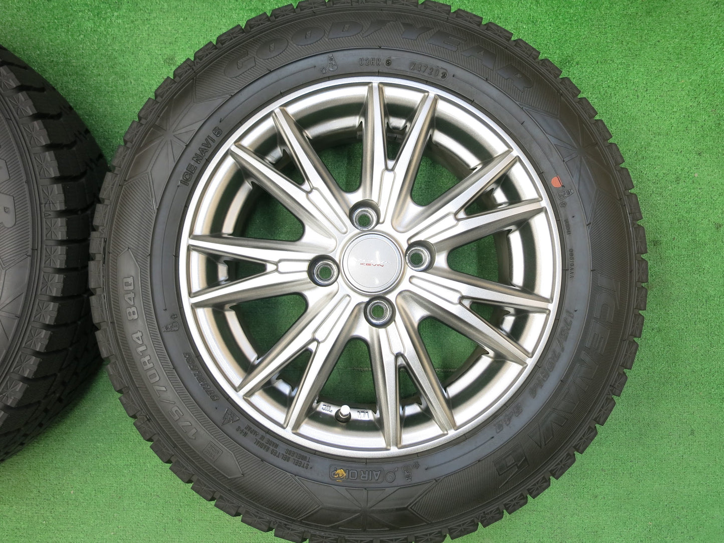 [送料無料]バリ溝！20年！キレイ！ほぼ10分★スタッドレス 175/70R14 グッドイヤー アイスナビ6 VELVA KEVIN ヴェルヴァ 14インチ PCD100/4H★3021502ヒス