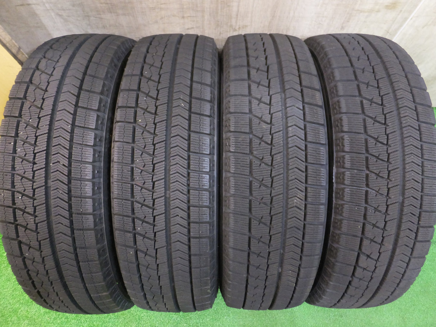 [送料無料]バリ溝！20年！キレイ！9.5分以上★スタッドレス 175/65R15 ブリヂストン ブリザック VRX BALMINUM バルミナ 15インチ PCD100/4H★2080814Hス