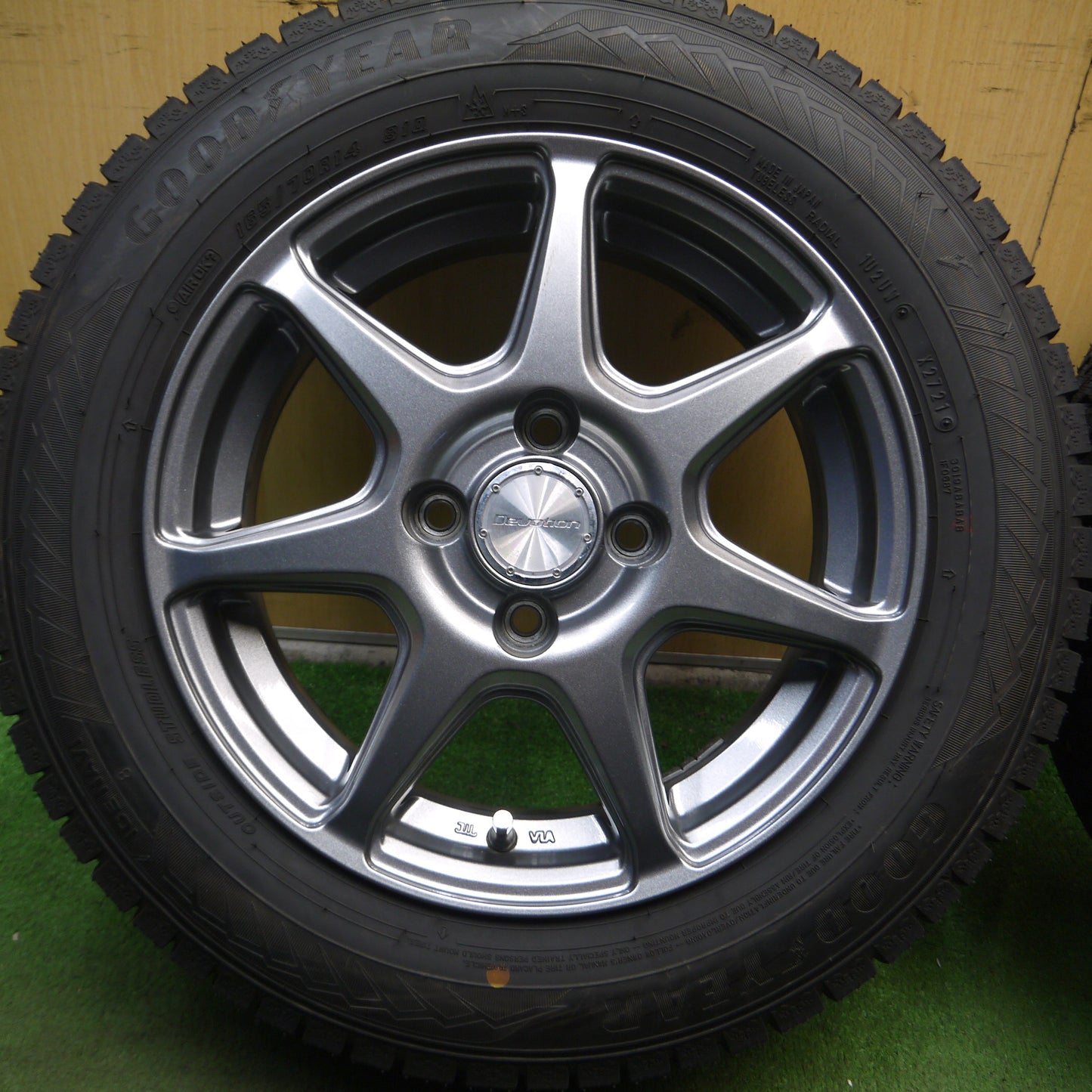 *送料無料*バリ溝！21年！キレイ！ほぼ10分★スタッドレス 165/70R14 グッドイヤー アイスナビ8 Devotion デボーション 14インチ PCD100/4H★3121901Hス