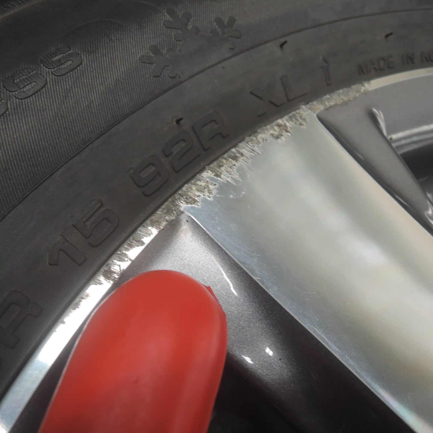 [送料無料]バリ溝！9.5分★ホンダ フリード 純正 185/65R15 スタッドレス クムホ I'ZEN KW31 15インチ PCD100/4H★3081503SYス