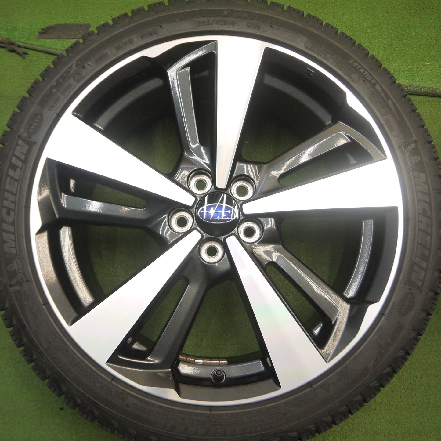 *送料無料* バリ溝！キレイ！9.5分★スバル インプレッサ G4 純正 225/40R18 ミシュラン X-ICE XI3 18インチ PCD100/5H★4022006Hス