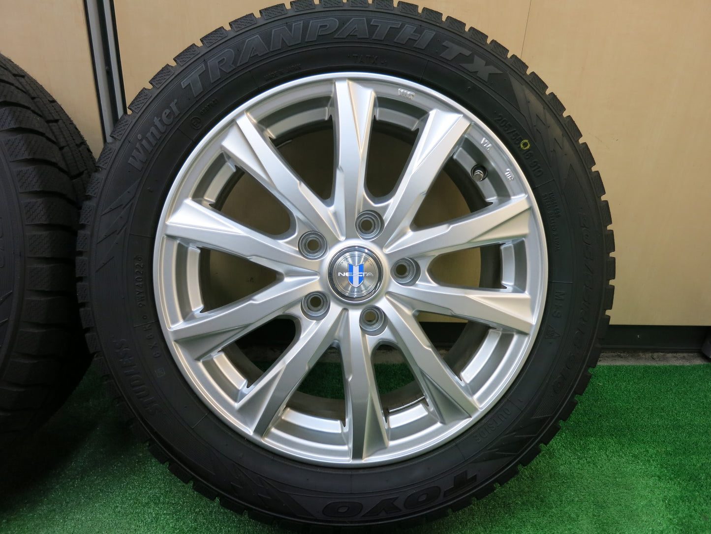 [送料無料]超バリ溝！22年！キレイ！ほぼ10分★スタッドレス 205/55R16 トーヨー ウインタートランパス TX NEXTA ネクスタ 16インチ PCD114.3/5H★3011001ヒス