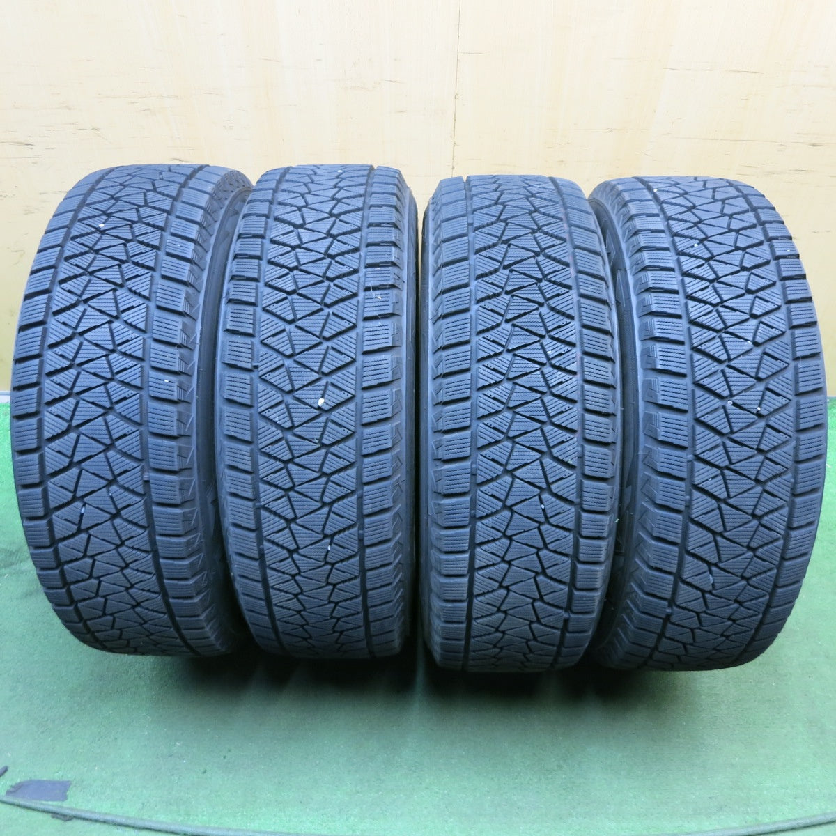 *送料無料* バリ溝！キレイ！8.5分★スタッドレス 225/65R17 ブリヂストン ブリザック DM-V2 WAREN ヴァーレン 17インチ PCD114.3/5H★4020905KKス