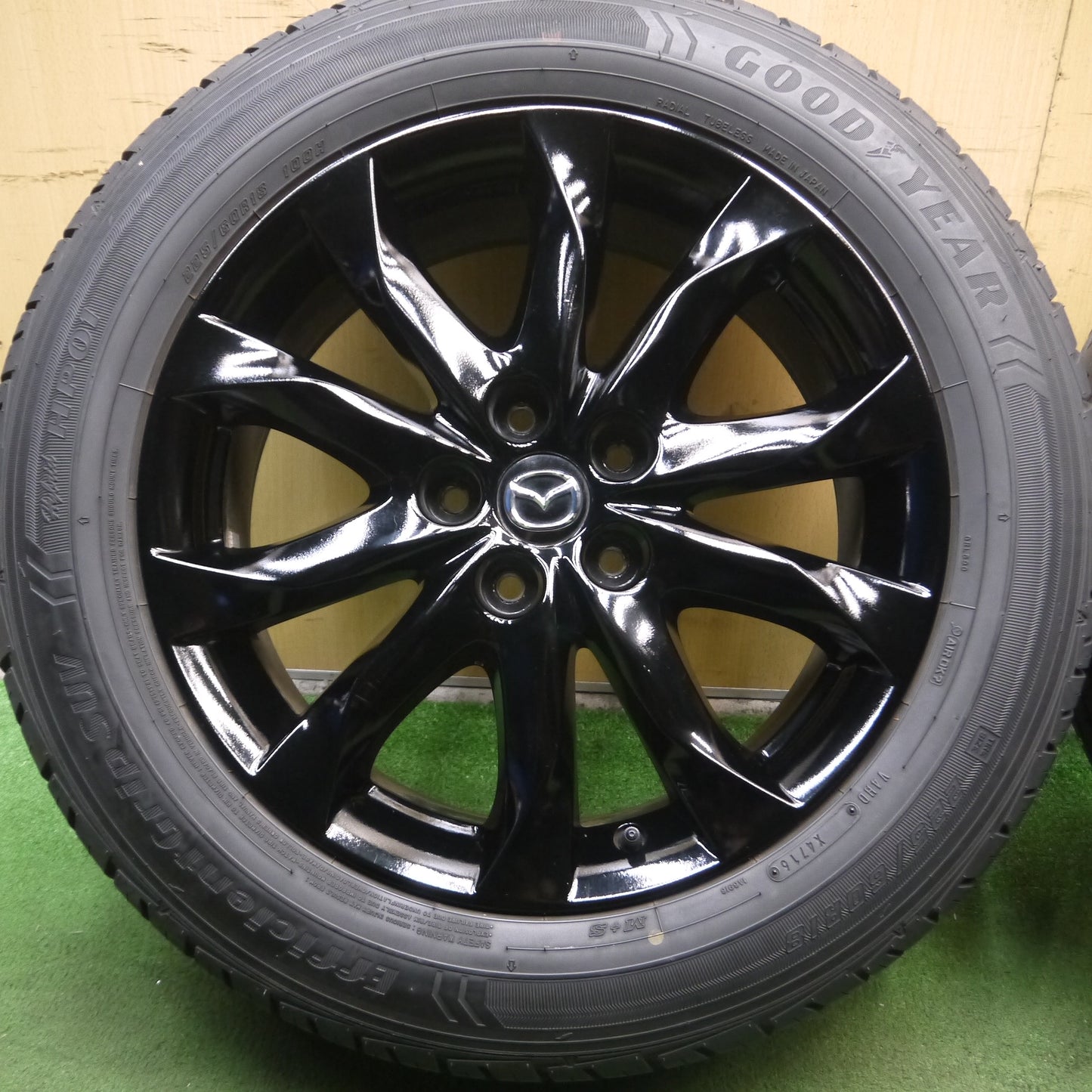 *送料無料*バリ溝！キレイ！9.5分★マツダ 純正 225/60R18 グッドイヤー EfficientGrip SUV hybrid HP01 18インチ PCD114.3/5H★3121914Hノ