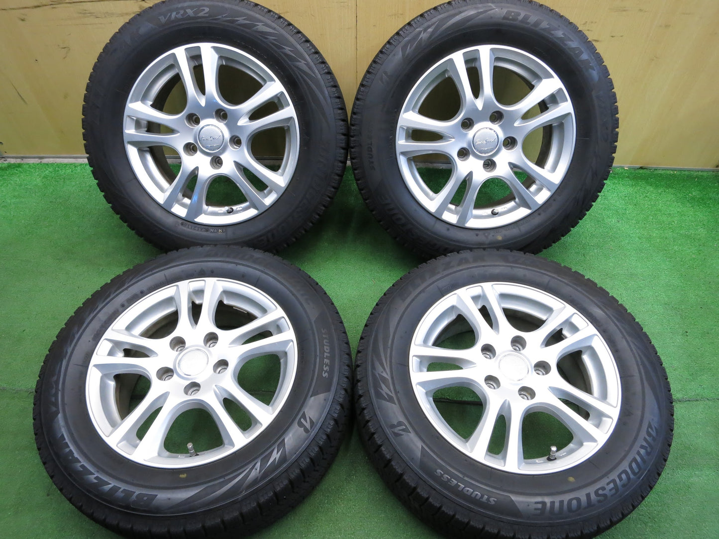 [送料無料]バリ溝！18年！8.5分★スタッドレス 195/65R15 ブリヂストン ブリザック VRX2 EuroSpeed MANARAY SPORT マナレイ 15インチ PCD114.3/5H★2112502Hス