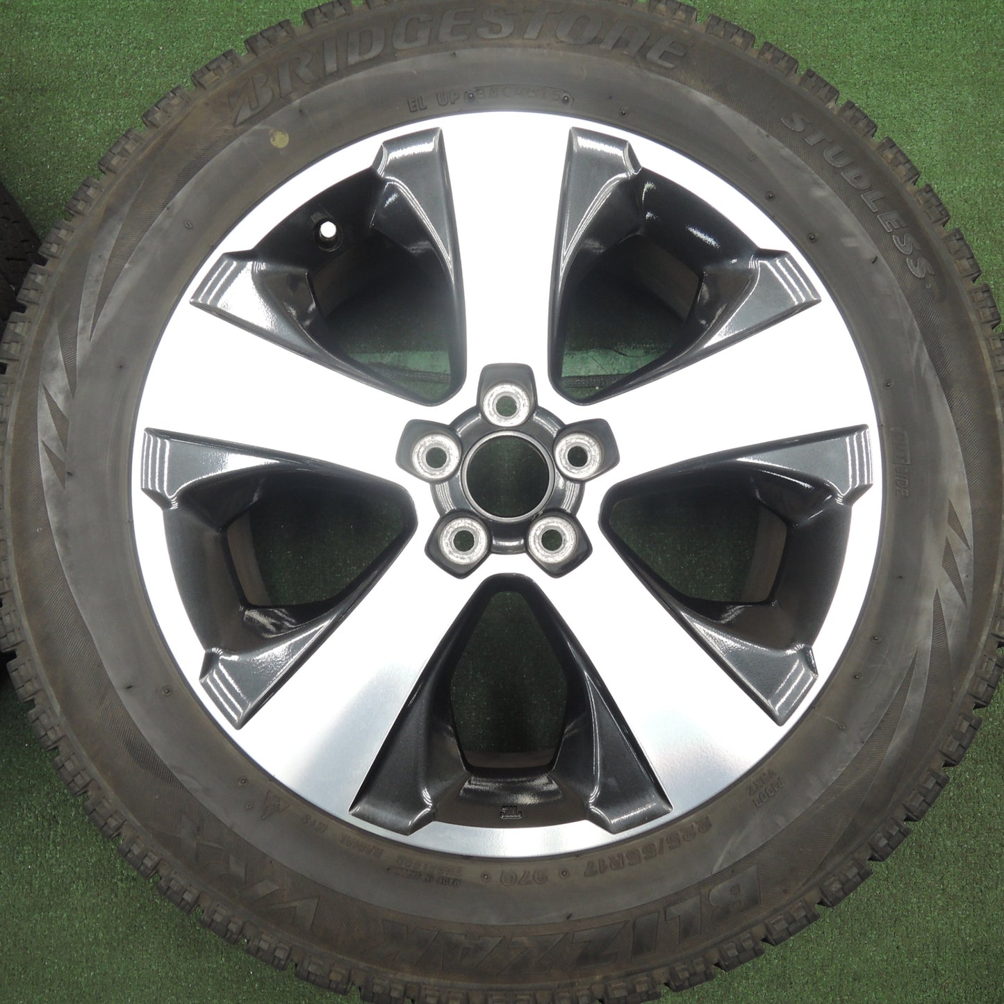 *送料無料* バリ溝！8.5分★スバル フォレスター XV 純正 225/55R17 スタッドレス ブリヂストン ブリザック VRX 17インチ PCD100/5H★4030209HAス
