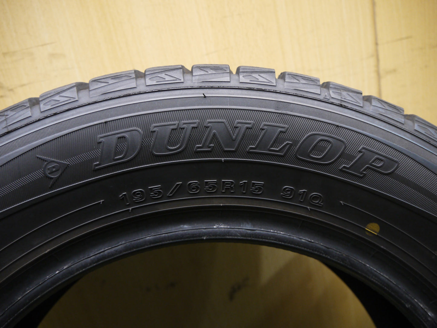 [送料無料]4本価格！18年★スタッドレス 195/65R15 ダンロップ ウインターマックス WM01 タイヤ 15インチ プリウス ノア ヴォクシー 等★2070211ヤスタ