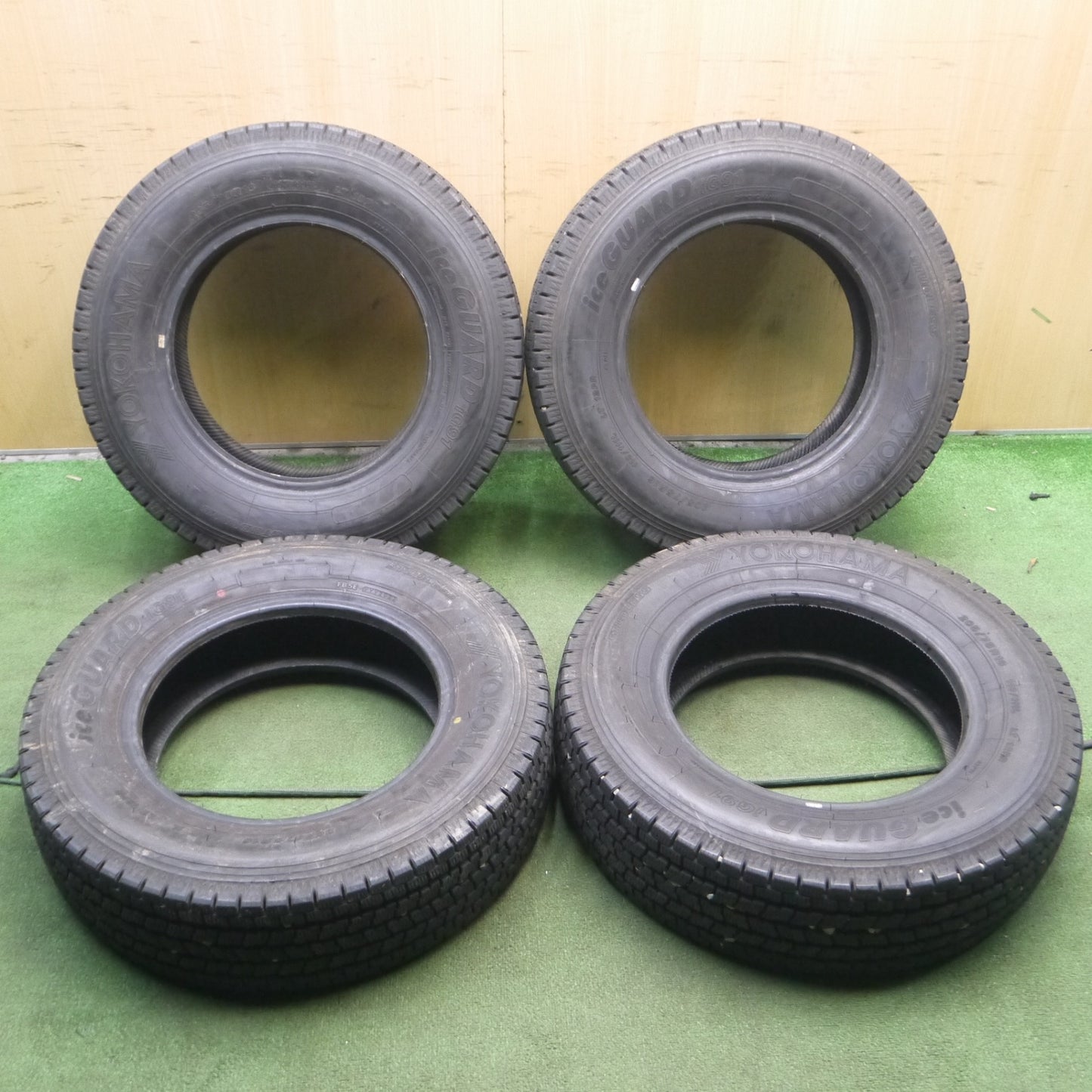 *送料無料* バリ溝！22年！9.5分★トラック タイヤ 205/75R16 113/111L スタッドレス ヨコハマ アイスガード iG91 16インチ★4022802KKスタ