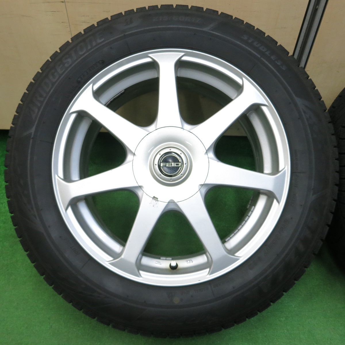 *送料無料* バリ溝！21年！9.5分★スタッドレス 215/60R17 ブリヂストン ブリザック VRX3 FEID 17インチ PCD100 114.3/5H マルチ★4022007イス