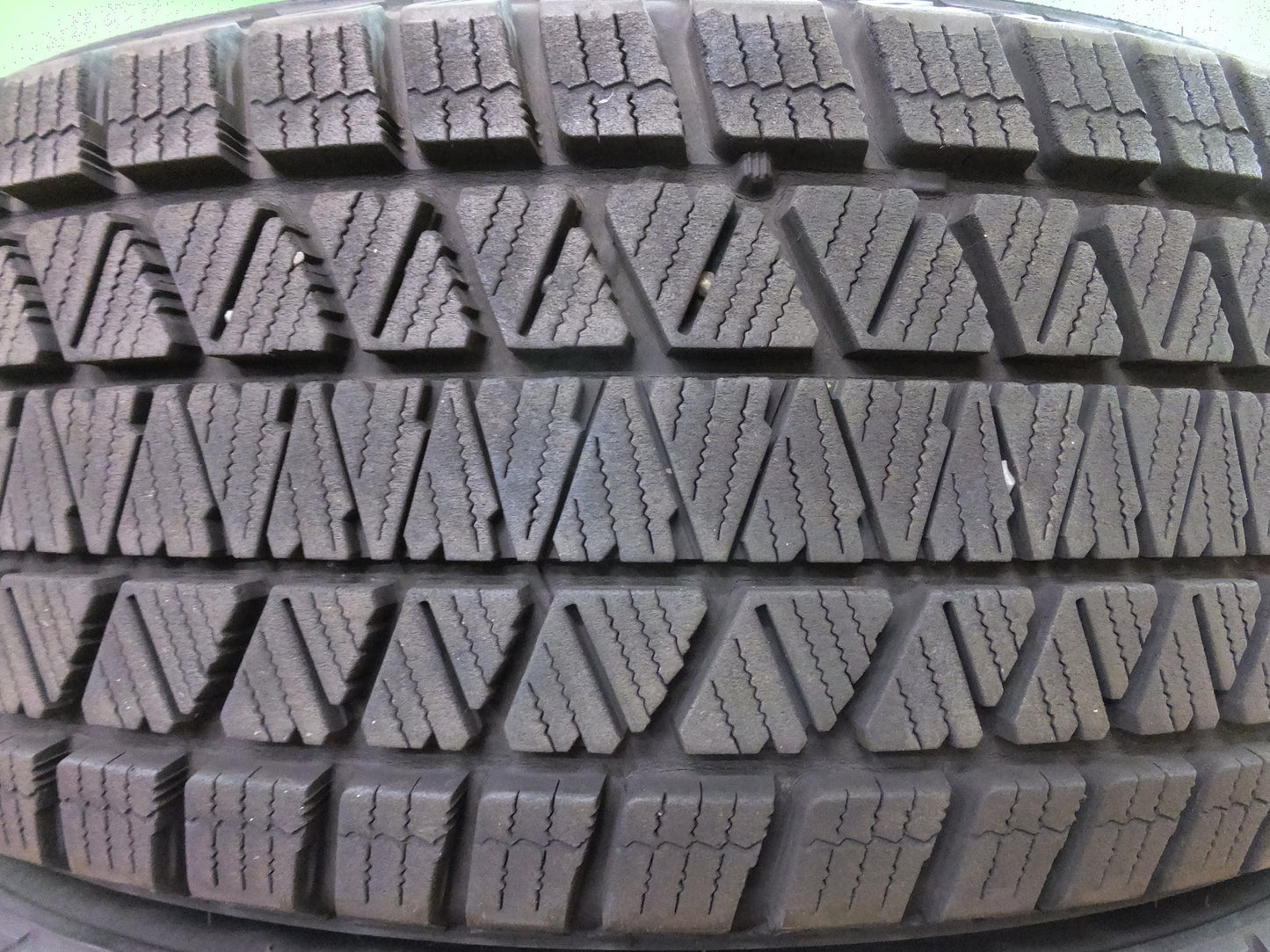 [送料無料]バリ溝！19年製！9.5分★スタッドレス ブリザック DM-V3 225/65R17 ブリヂストン 17インチ タイヤ ハリアー CX-3 CX-8 ヴァンガード 等★1122112ヒスタ