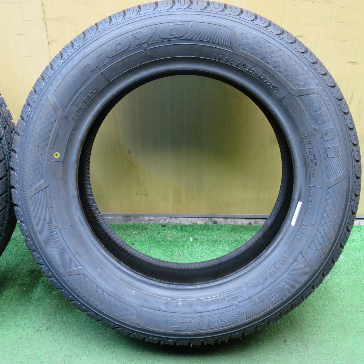 *送料無料* 未使用！23年★185/65R15 トーヨー CELSIUS FOR TAXI 15インチ タクシー タイヤ オールシーズン★4031005KKノタ