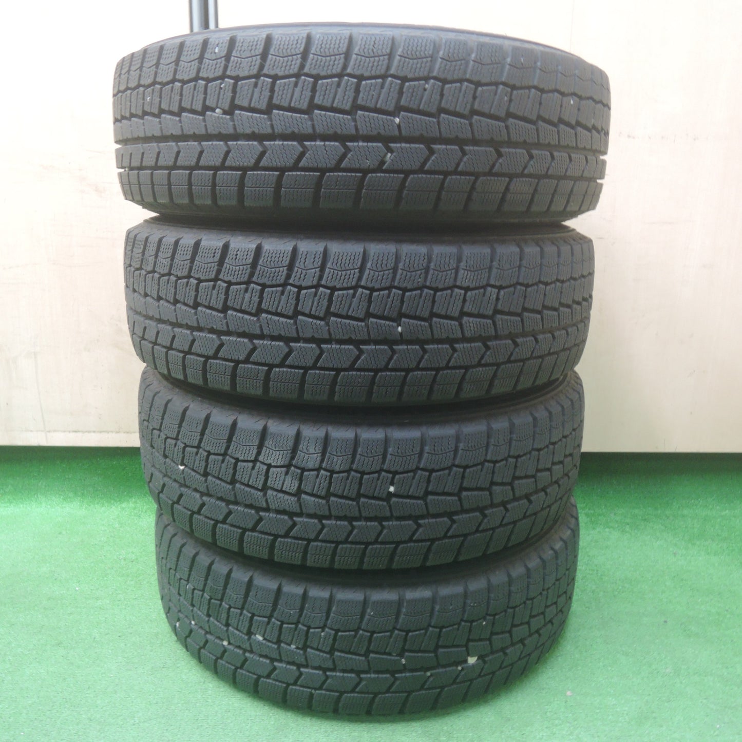 *送料無料*バリ溝！キレイ！9.5分以上★スタッドレス 175/65R15 ダンロップ ウインターマックス WM02 Fang ファング 15インチ PCD100/4H★4011709SYス