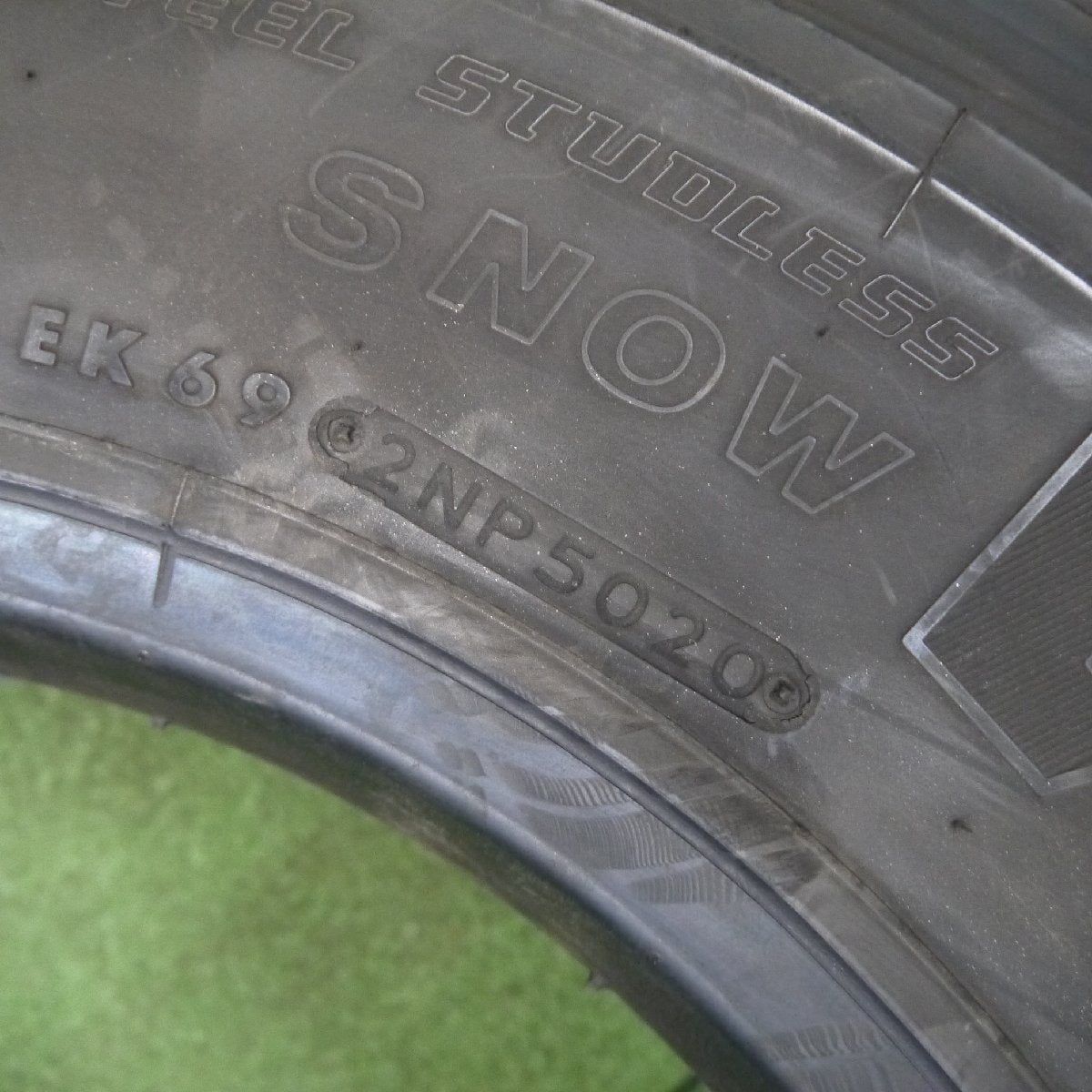 [送料無料]2本価格！20年★★トラック 再生 タイヤ 225/80R17.5 123/122L スタッドレス ブリヂストン W910 ベース 17.5インチ★3040506クスタ