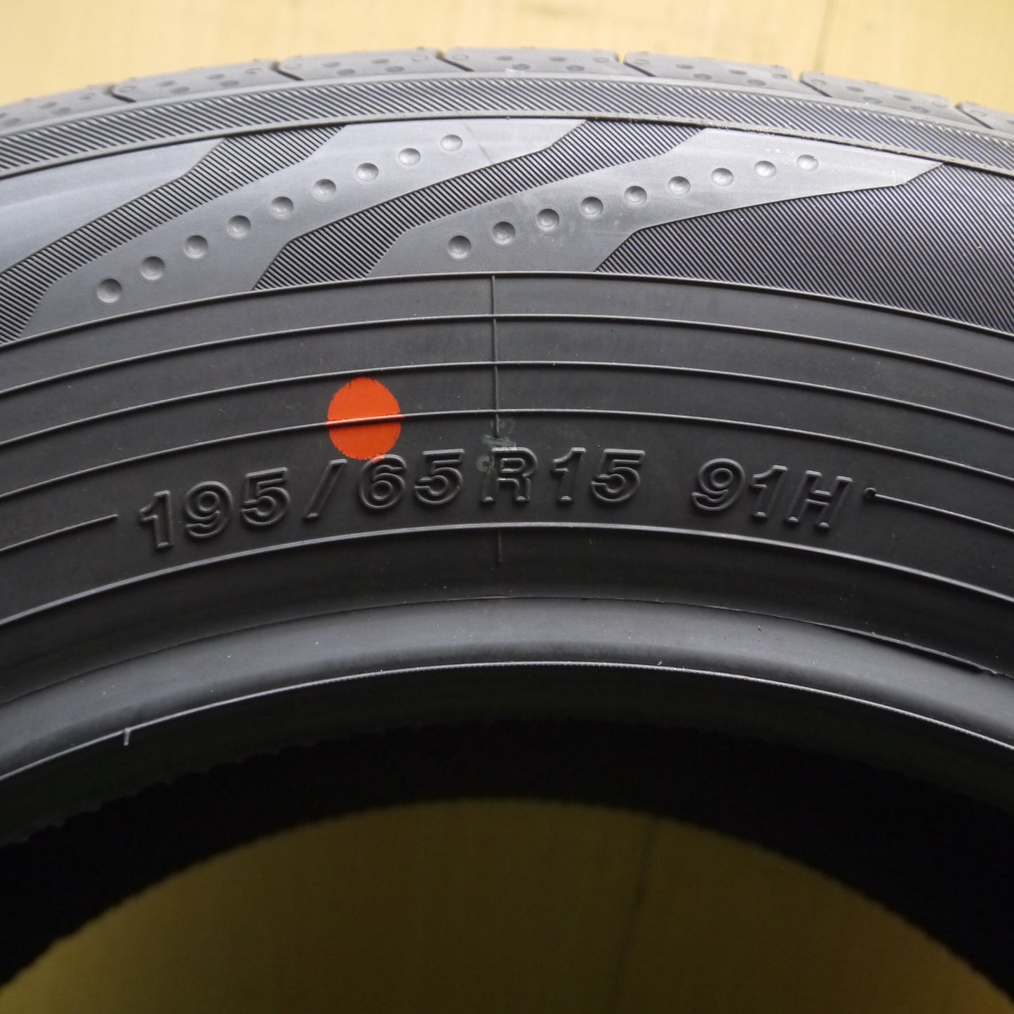 *送料無料*新車外し！23年★195/65R15 ヨコハマ BluEarth-RV RV03 タイヤ 15インチ プリウス ノア ヴォクシー 等★3112805Hノタ