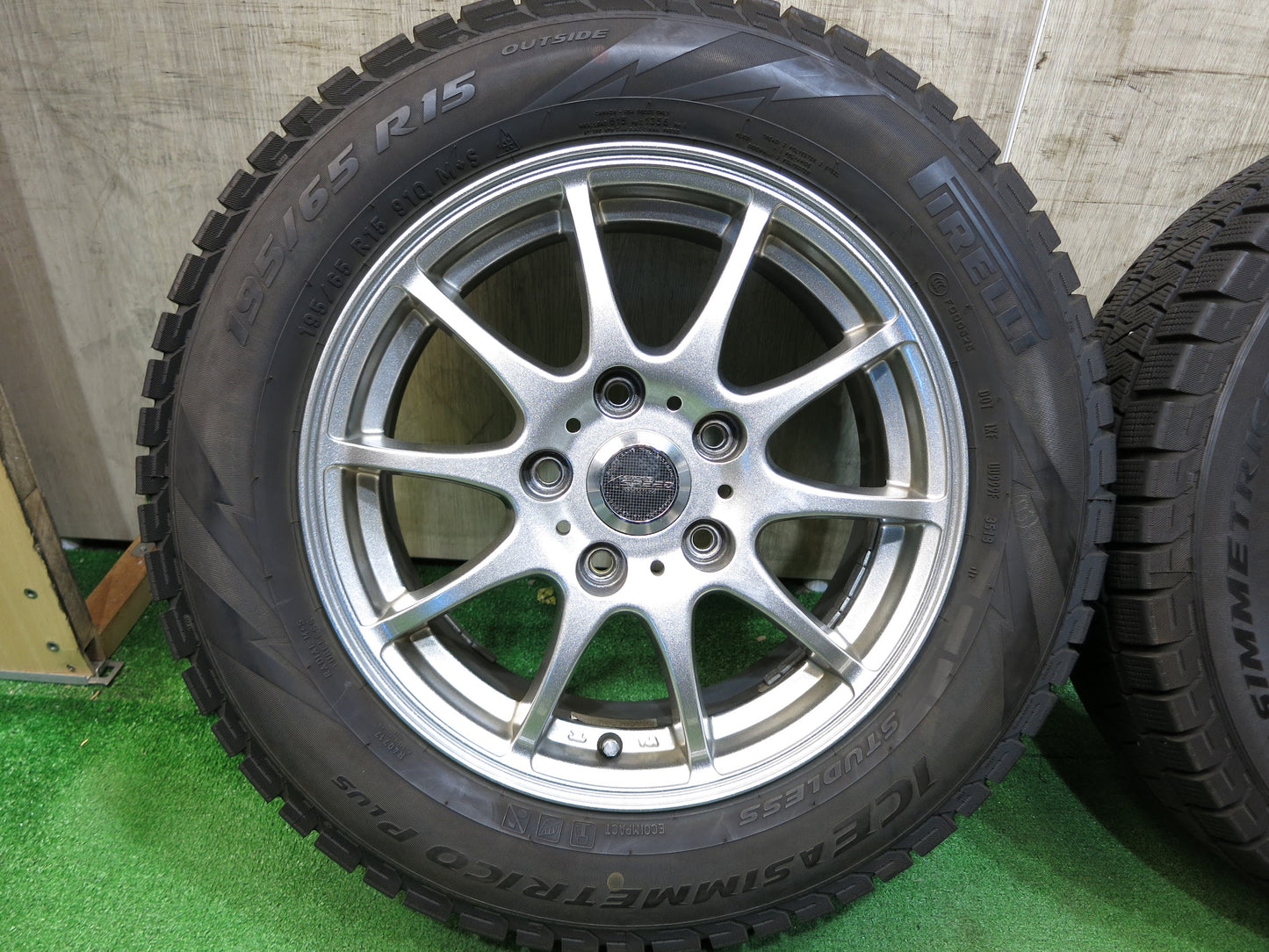 [送料無料]バリ溝！19年！キレイ！9分★スタッドレス 195/65R15 ピレリ アイスアシンメトリコ プラス X CROSS SPEED PREMIUM 15インチ PCD114.3/5H★2102404Hス
