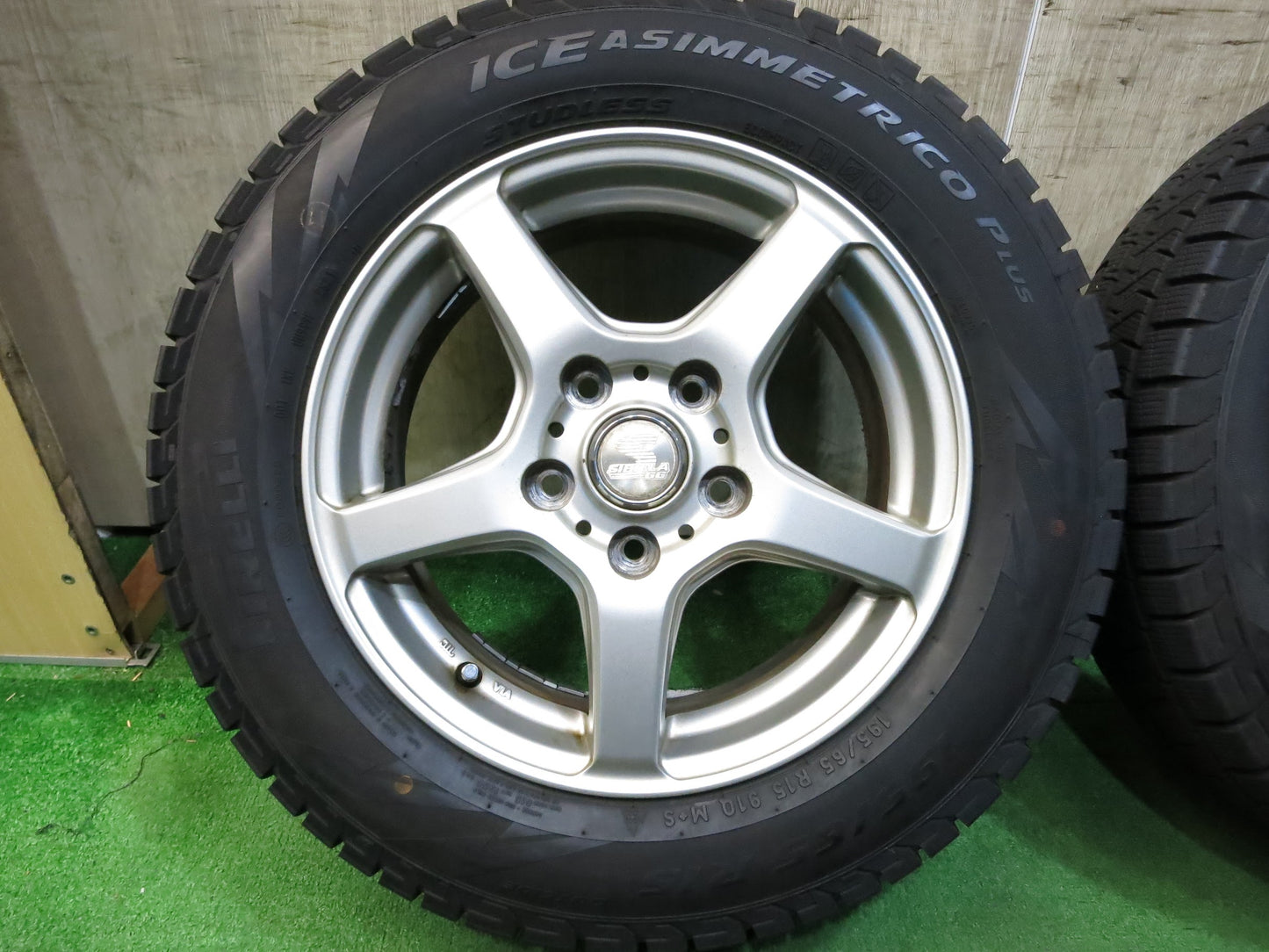 [送料無料]バリ溝！21年！ほぼ10分★スタッドレス 195/65R15 ピレリ アイスアシンメトリコ プラス SIBILLA GG シビラ 15インチ PCD114.3/5H★2120904Hス