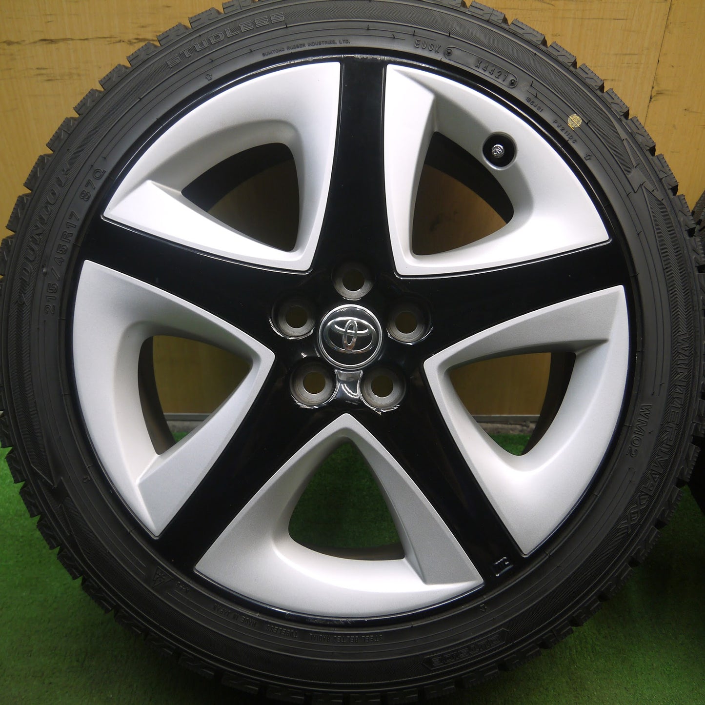 [送料無料]バリ溝！21年！ほぼ10分★トヨタ 50系 プリウス ツーリング 純正 215/45R17 スタッドレス ダンロップ ウインターマックス WM02 PCD100/5H★3080805Hス