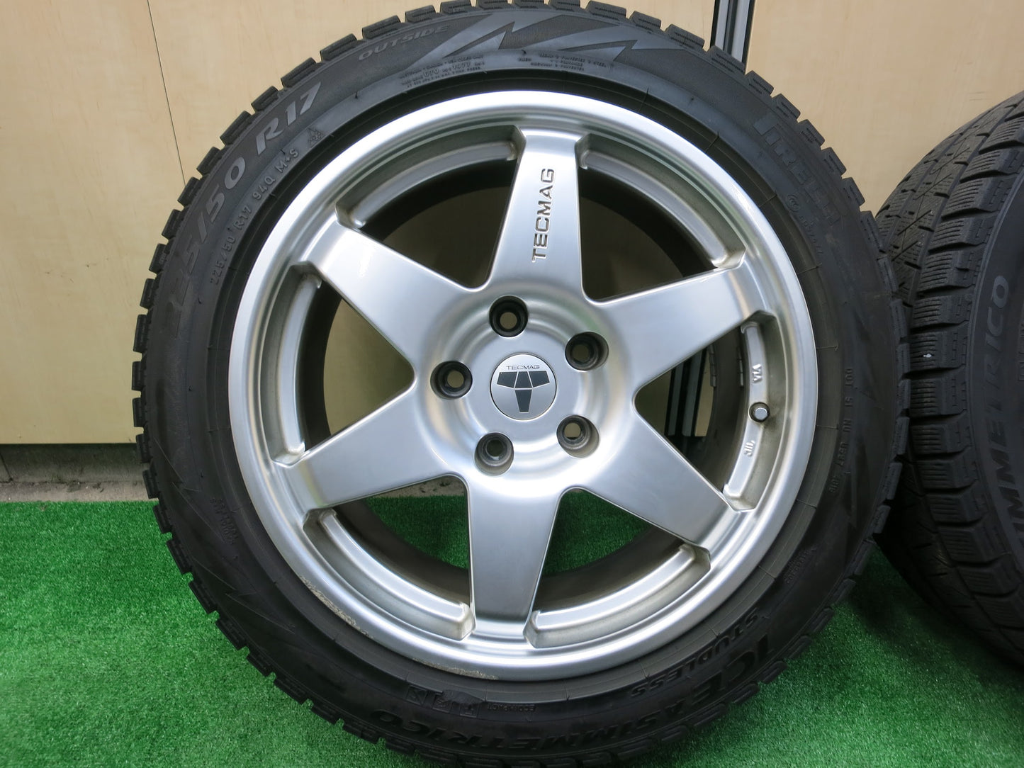 [送料無料]キレイ★BMW 等 TECMAG 225/50R17 スタッドレス テクマグ ピレリ アイスアシンメトリコ 17インチ PCD120/5H★2120308ヒス