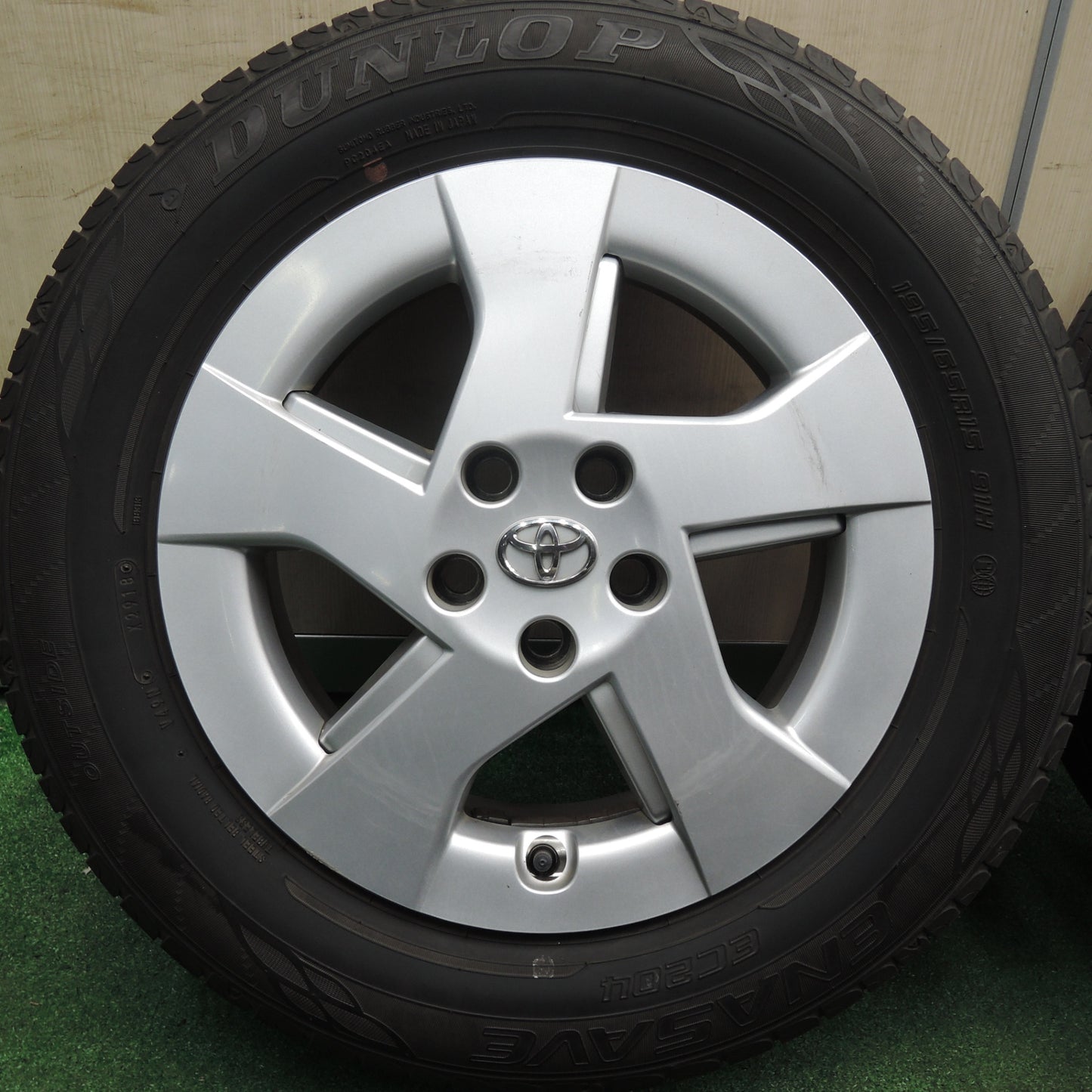 *送料無料* 4本価格★トヨタ 30系 プリウス 純正 195/65R15 ダンロップ エナセーブ EC204 15インチ PCD100/5H★4022303HAノ