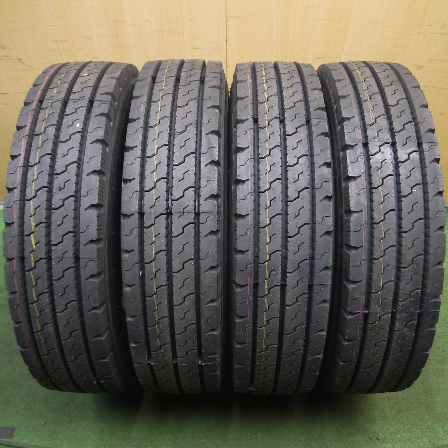 *送料無料*未使用！21年★トラック 再生 タイヤ 225/80R17.5 123/122L トーヨー M919 ベース TOKO M317 17.5インチ★3122818KKスタ