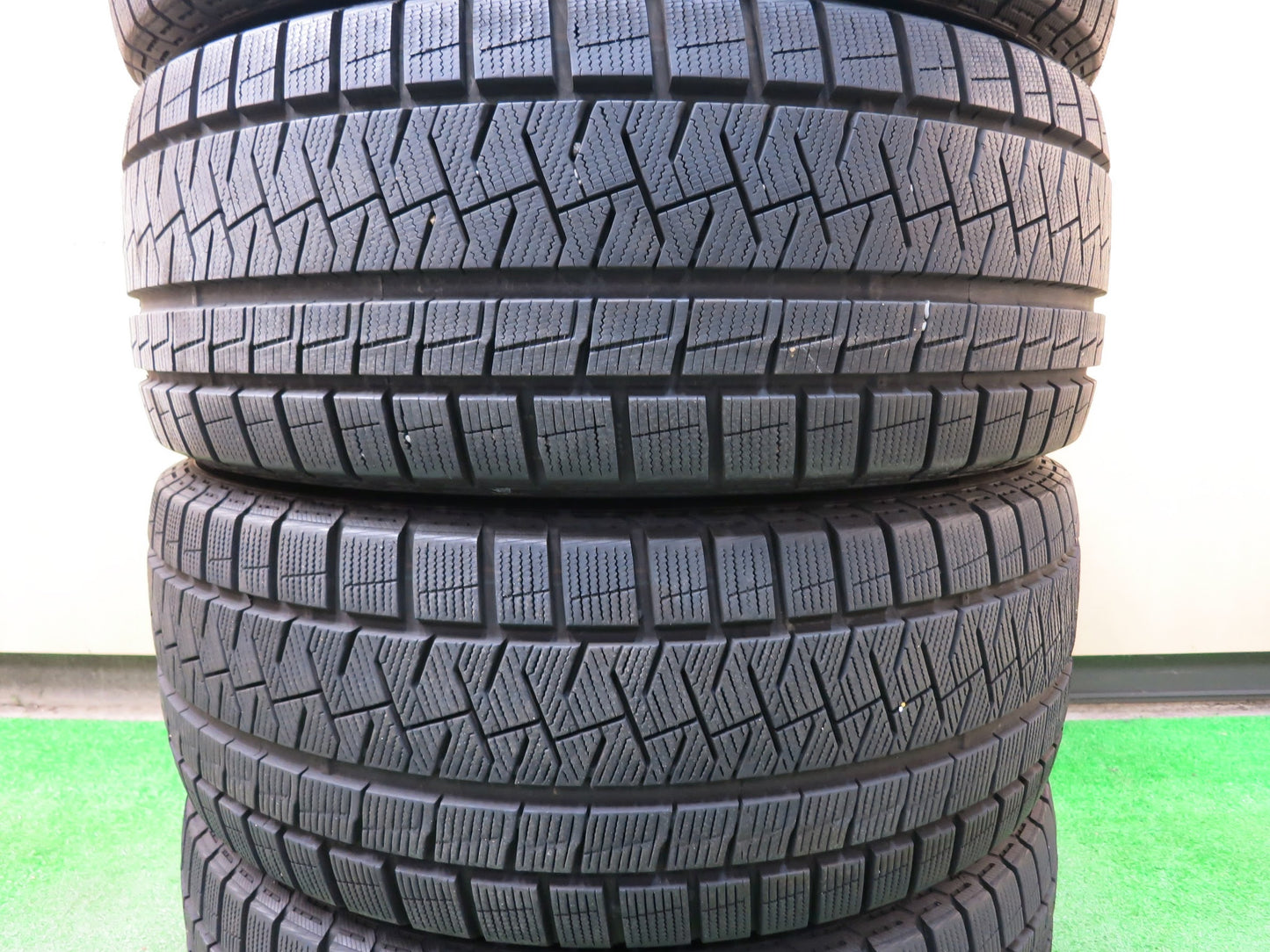 [送料無料]バリ溝！21年！9.5分以上★スタッドレス 235/55R18 ピレリ アイスアシンメトリコ タイヤ 18インチ レクサス RX NX ハリアー RAV4 等★2121703ヒスタ