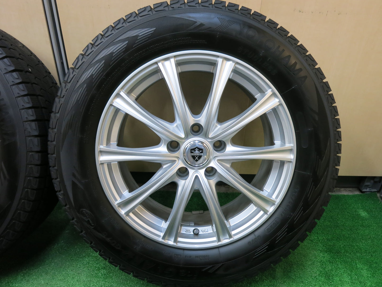 [送料無料]超バリ溝！21年！美品！ほぼ10分★スタッドレス 225/65R17 ヨコハマ アイスガード G075 ESTROSA 17インチ PCD114.3/5H★2122703ヒス