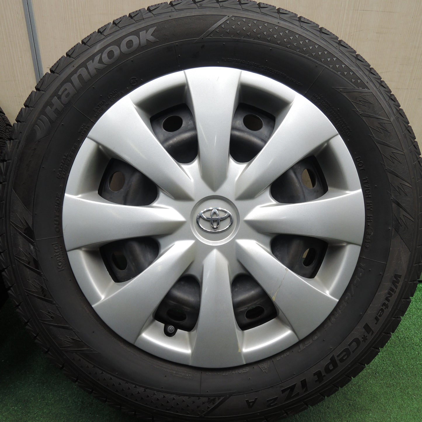 *送料無料* バリ溝！9.5分★トヨタ 純正 スチール 195/65R15 スタッドレス ハンコック ウインター アイセプト IZ2A 15インチ PCD100/4H★4021007HAス