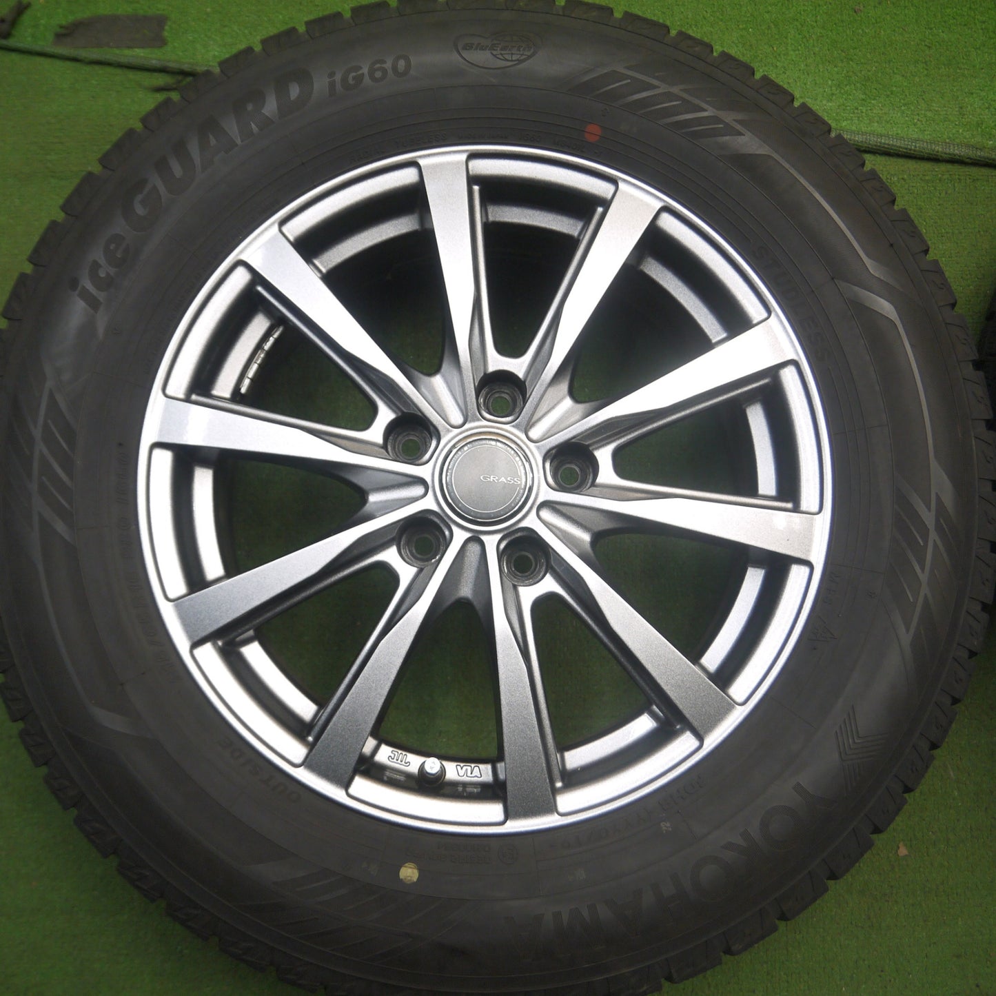 *送料無料* バリ溝！キレイ！9.5分★スタッドレス 215/65R16 ヨコハマ アイスガード iG60 GRASS グラス 16インチ PCD114.3/5H★4021907Hス