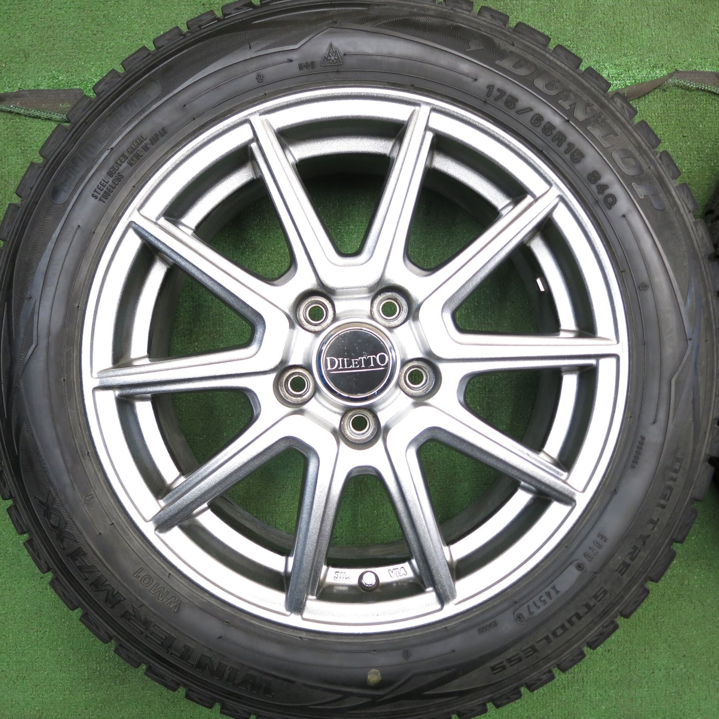[送料無料]バリ溝！キレイ！9.5分★スタッドレス 175/65R15 ダンロップ ウインターマックス WM01 DILETTO ディレット 15インチ PCD100/5H★3061911Hス