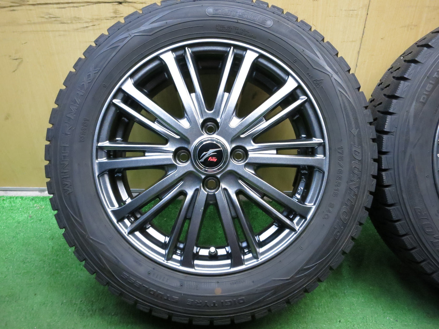 [送料無料]バリ溝！18年！キレイ！ほぼ10分★スタッドレス 175/65R15 ダンロップ ウインターマックス WM01 Fang ファング 15インチ PCD100/4H★2121301Hス