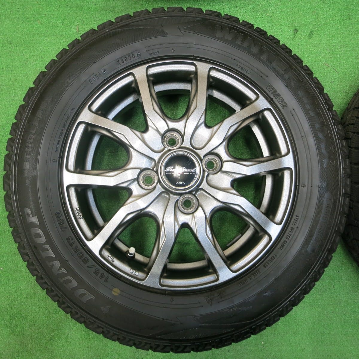 [送料無料] バリ溝！20年！綺麗！8.5分★スタッドレス 145/80R13 ダンロップ ウインターマックスWM02 EuroSpeed PCD100/4H★3120605イス