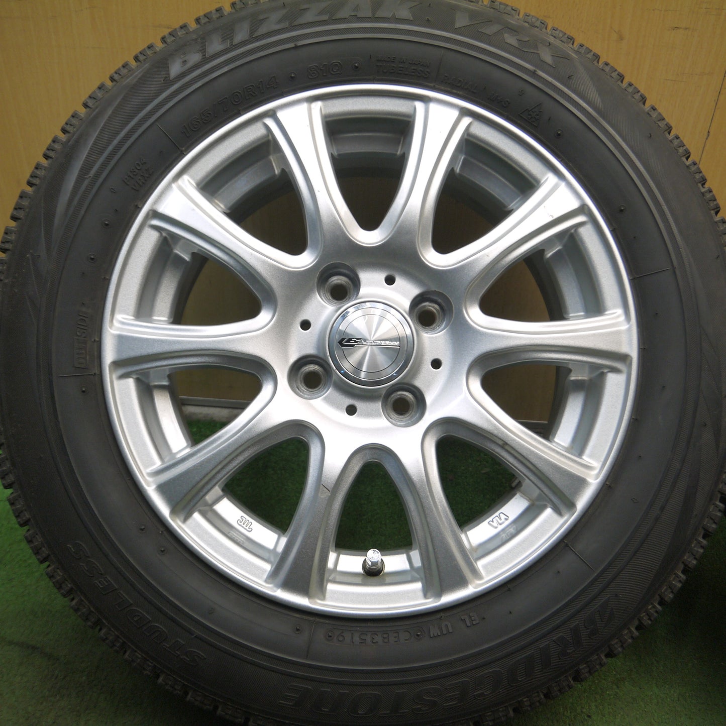 *送料無料*バリ溝！キレイ！8.5分★スタッドレス 165/70R14 ブリヂストン ブリザック VRX LAUFBAHN 14インチ PCD100/4H★4011706Hス
