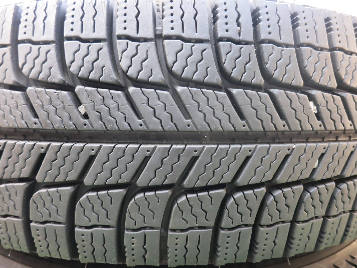 [送料無料]バリ溝！19年！9.5分以上★トヨタ 200系 ハイエース 純正 スタッドレス 195/80R15 107/105R ミシュラン AGILIS X-ICE PCD139.7/6H★3020108ヒス
