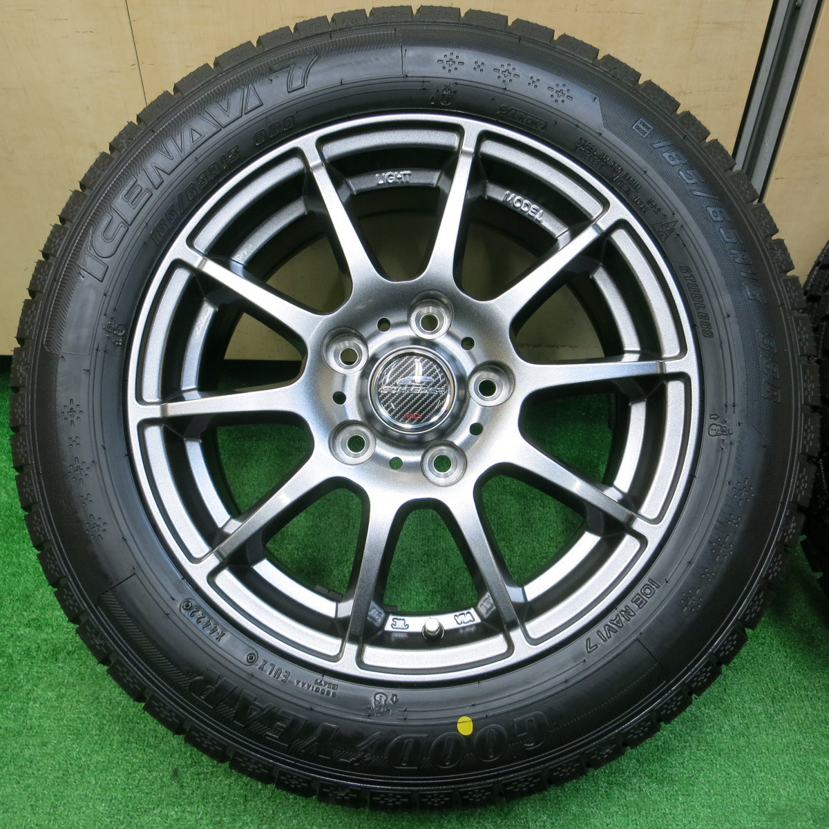 *送料無料*未使用！22年★スタッドレス 185/65R15 グッドイヤー アイスナビ7 SCHNEIDER MiD シュナイダー 15インチ PCD114.3/5H★3111705イス