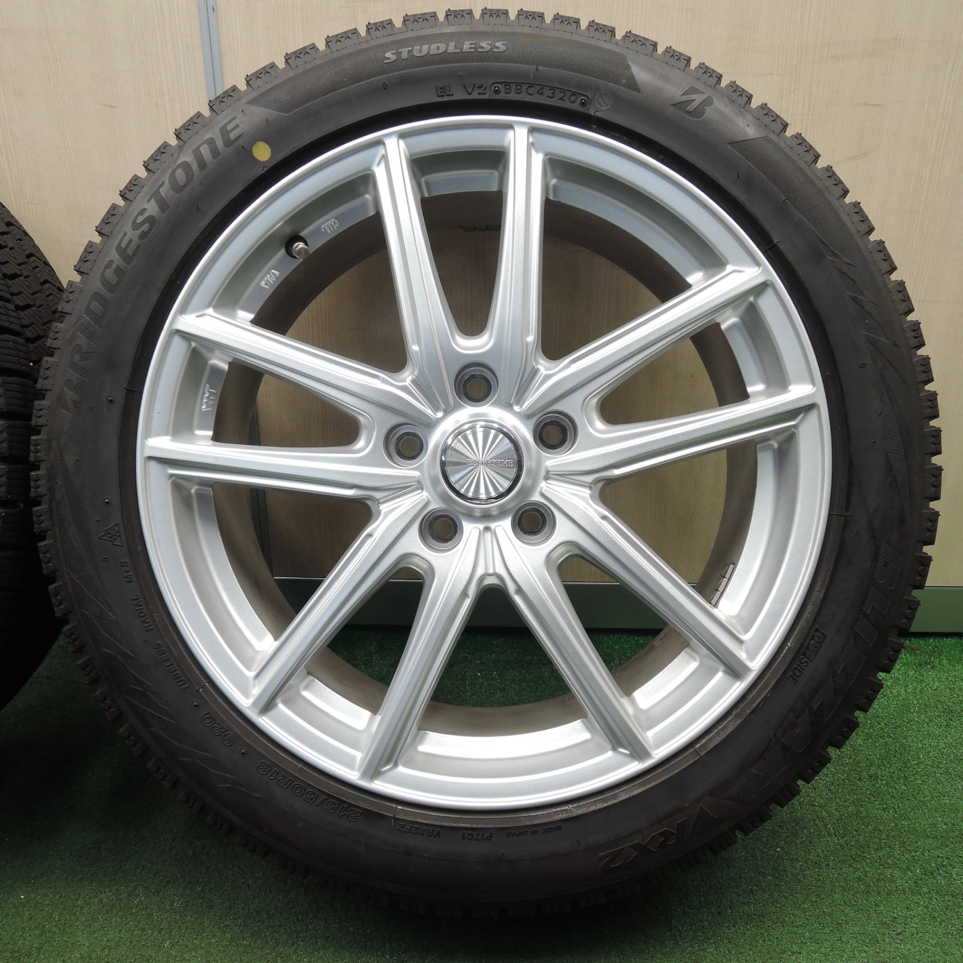 送料無料* バリ溝！20年！キレイ！ほぼ10分☆スタッドレス 215&frasl;50R18
